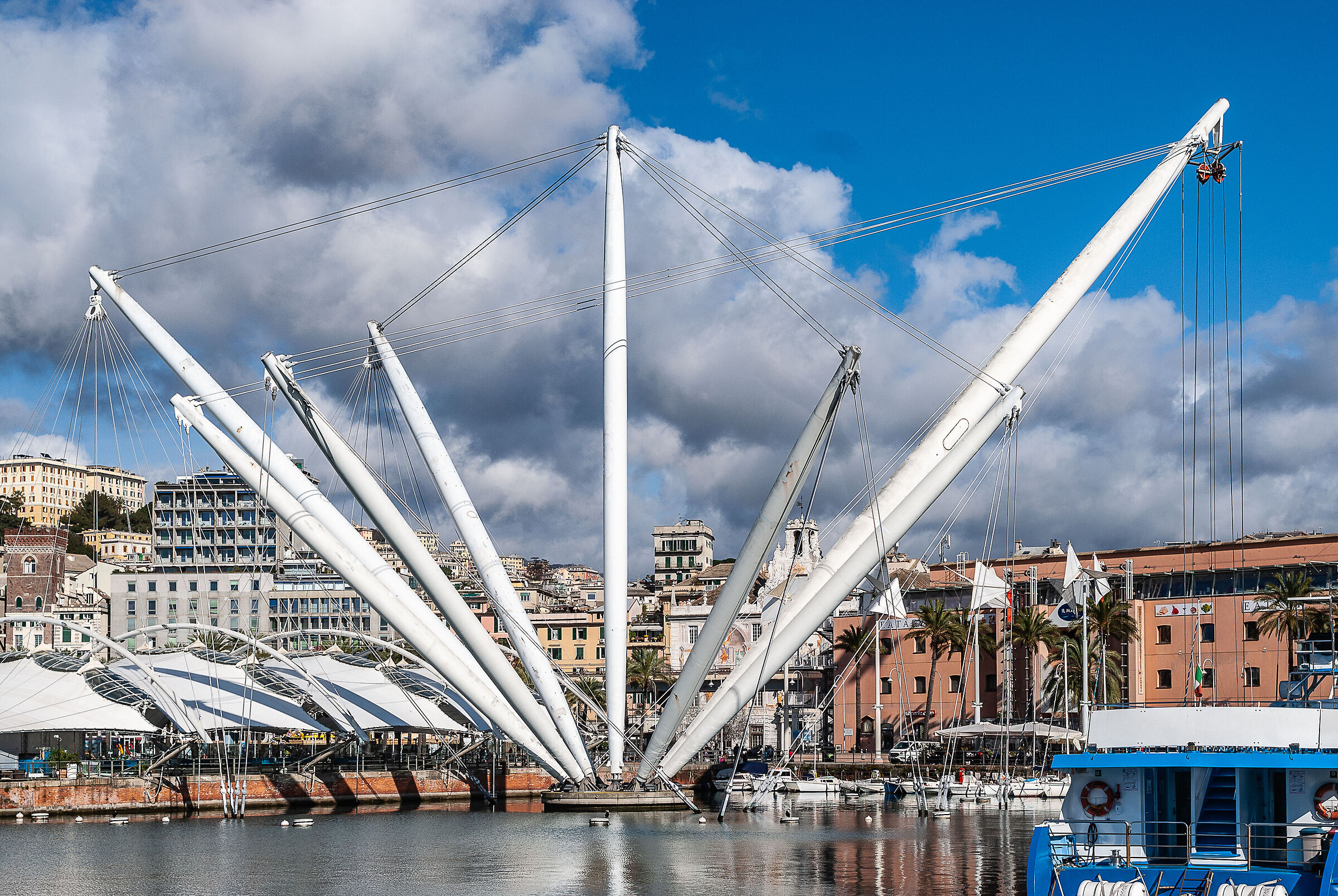 Porto Antico: the Bigo