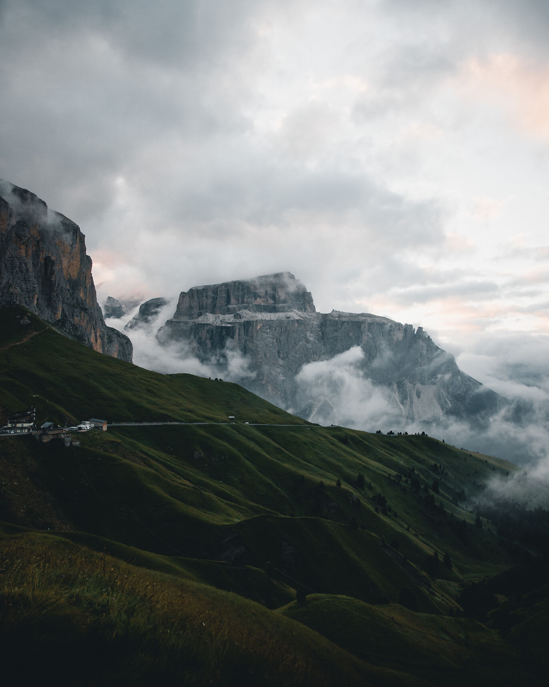 Passo Sella alle prime luci dell'alba