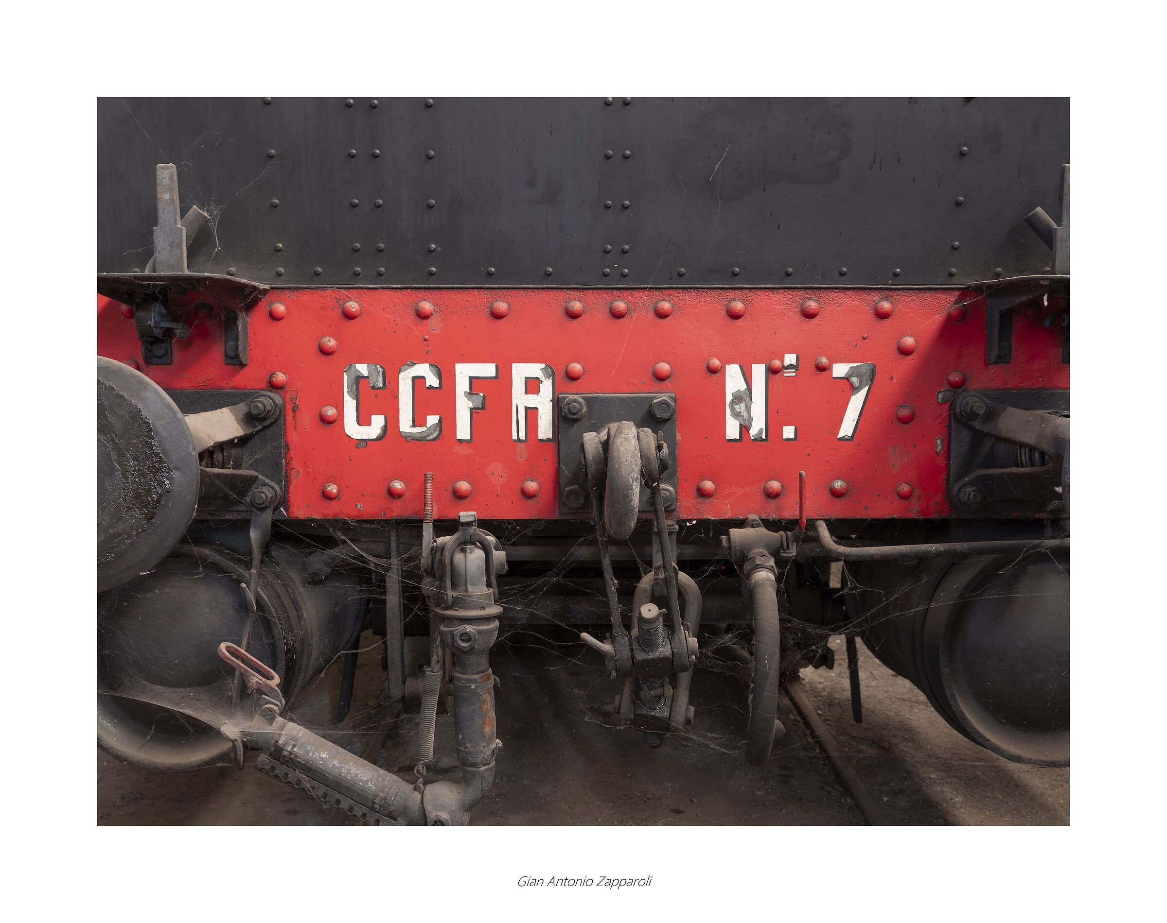 Traction hook on the rear