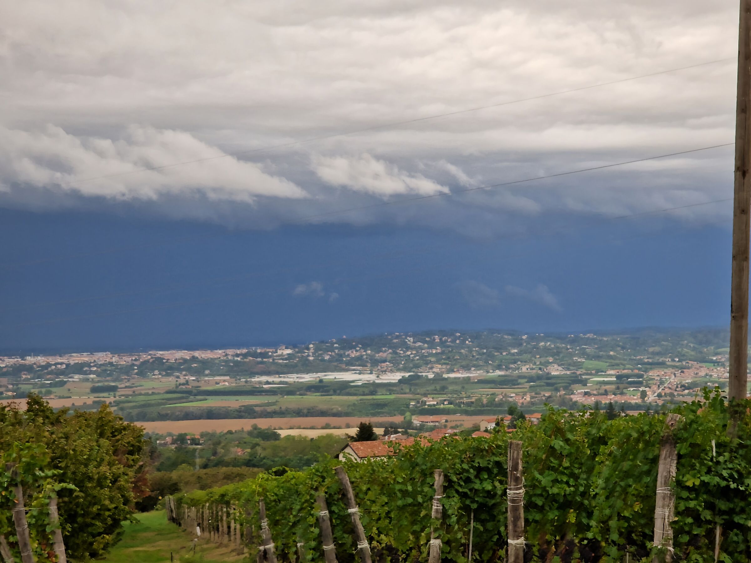 Thunderstorm arriving in Verduno (CN)