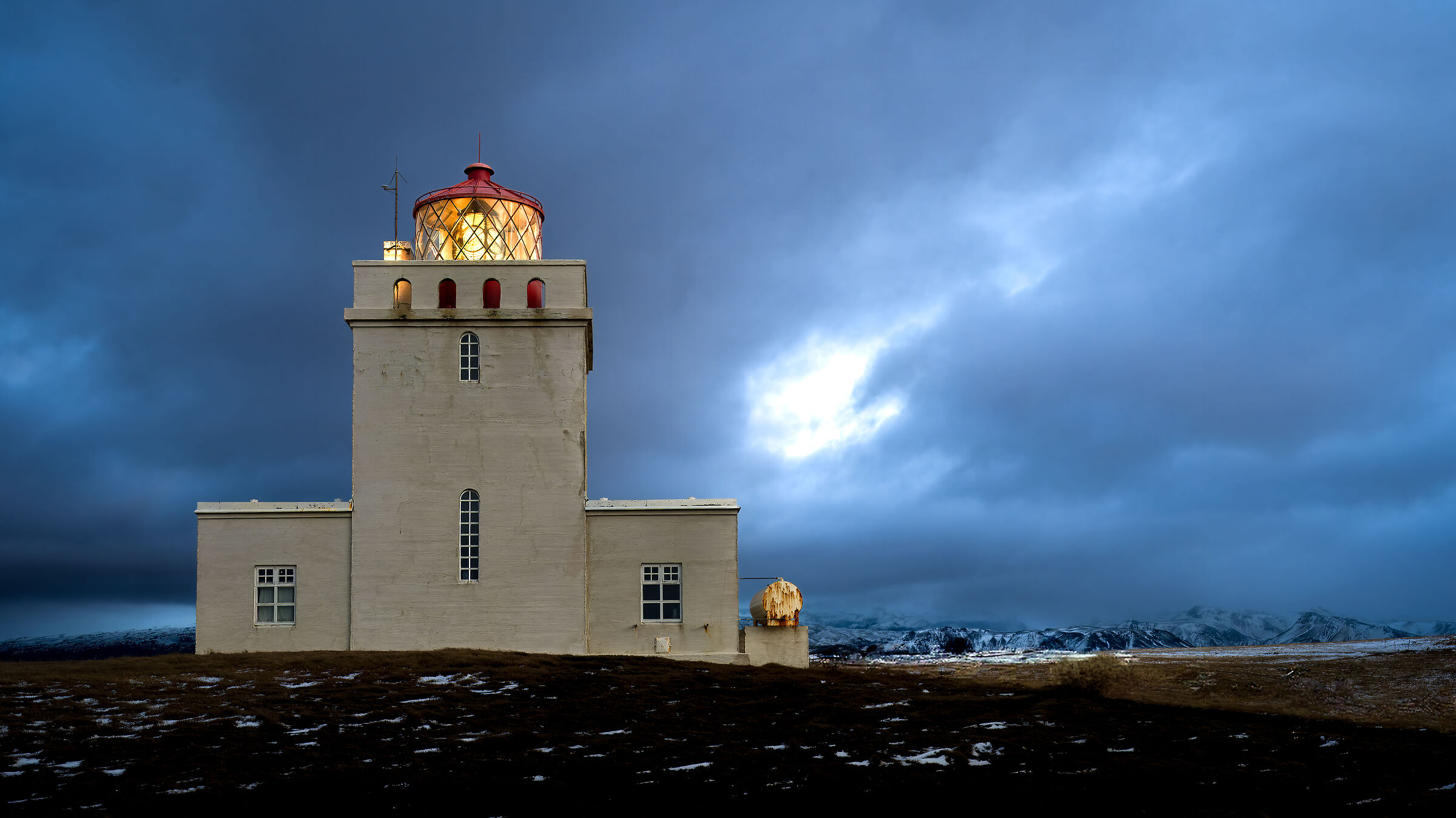 Dyrhólaey Lighthouse at sunrise