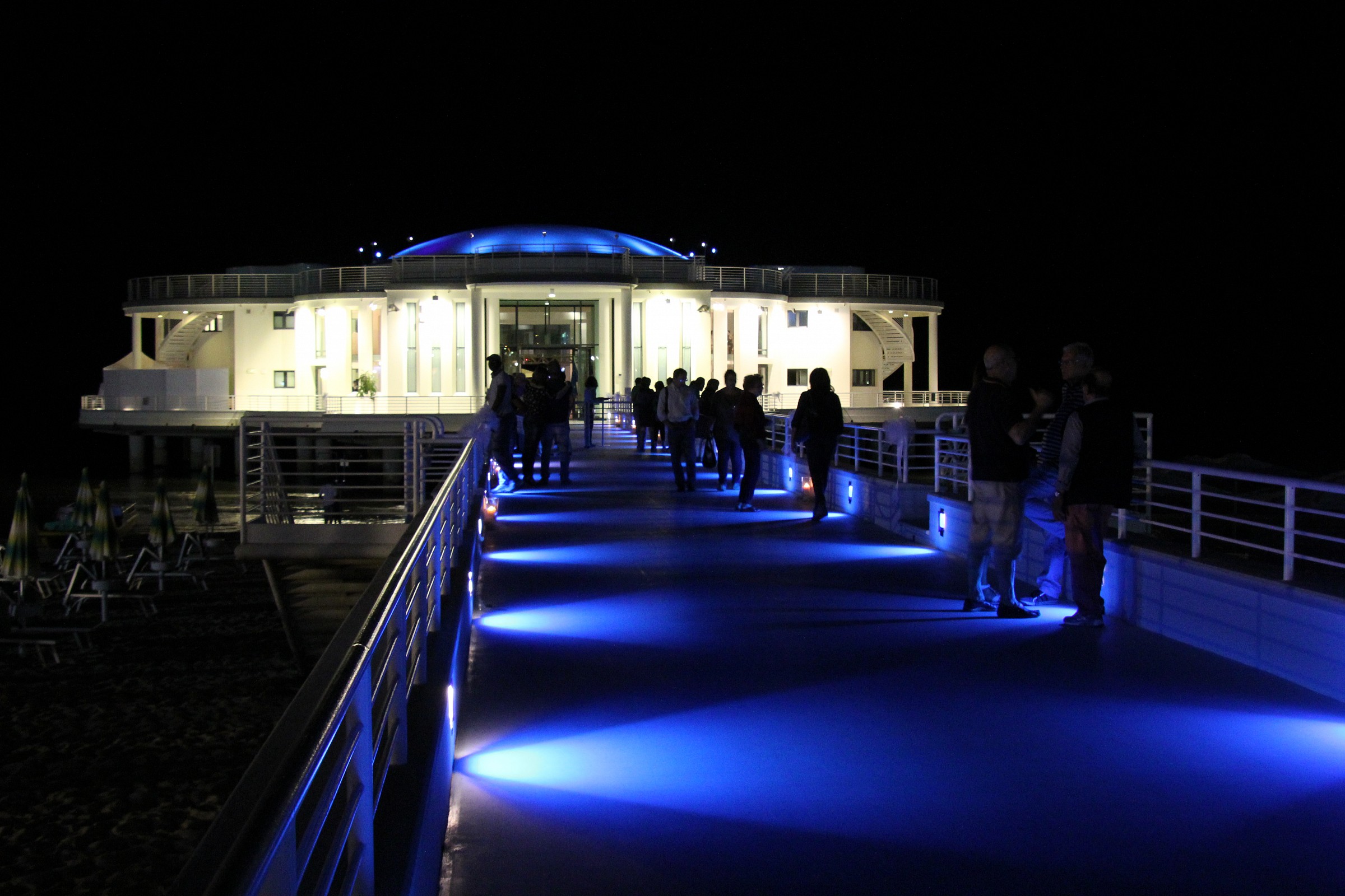 A discussion on the sea