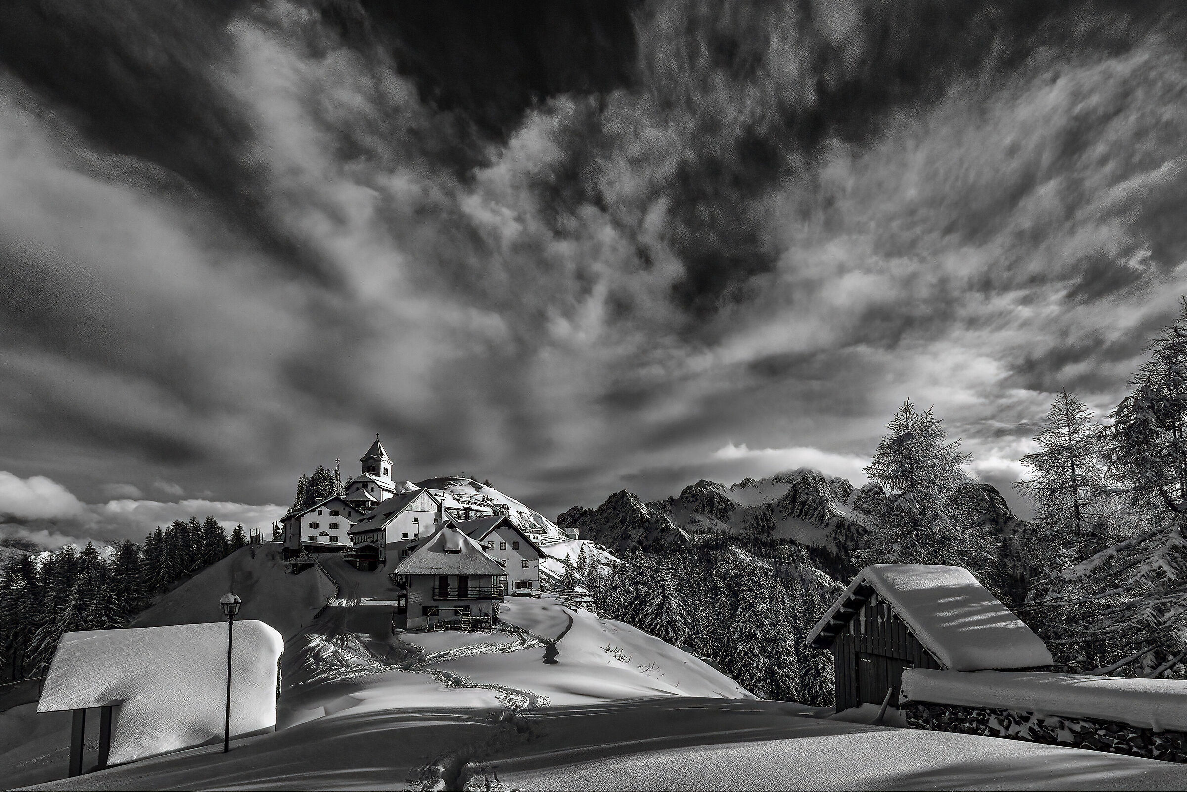 M.te Lussari in black and white