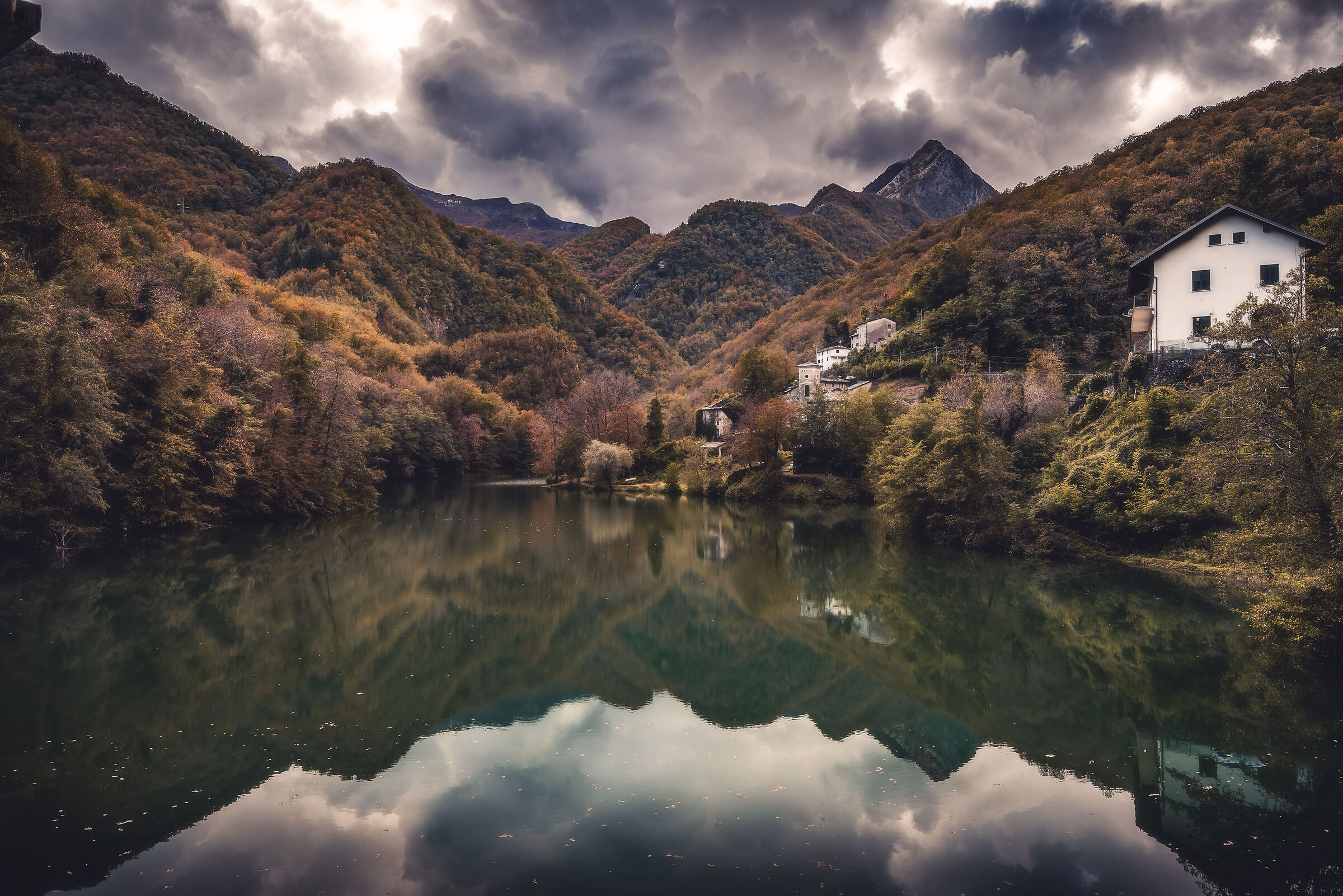 Autumn at the lake of Isola Santa