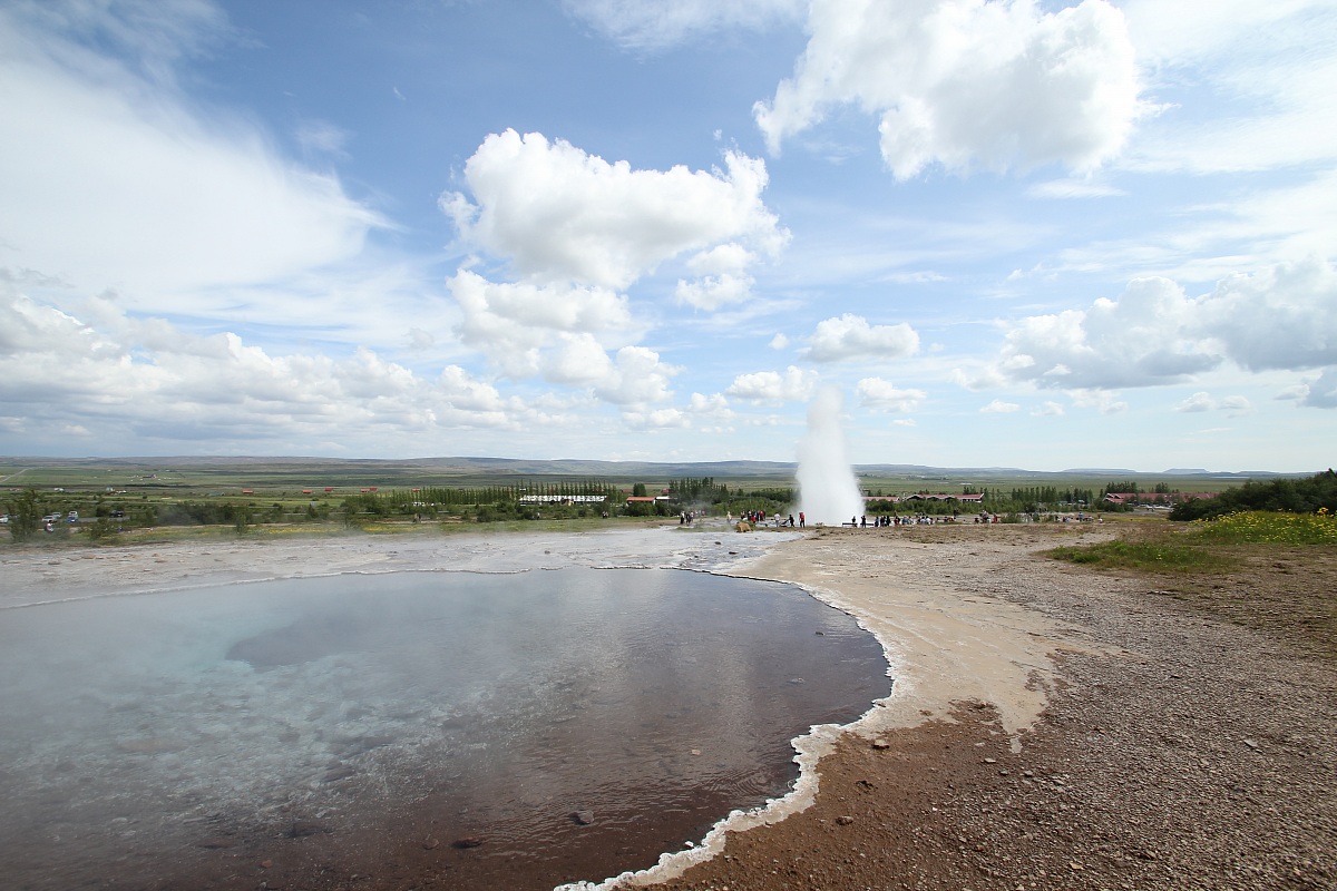 Strokkur is alive