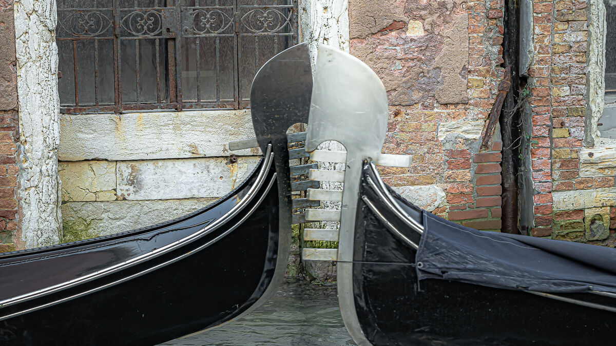 Venetian interlocking