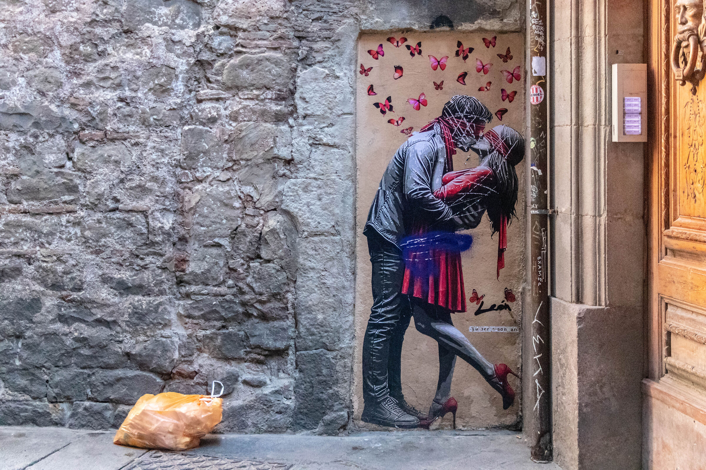 Pictorial kiss