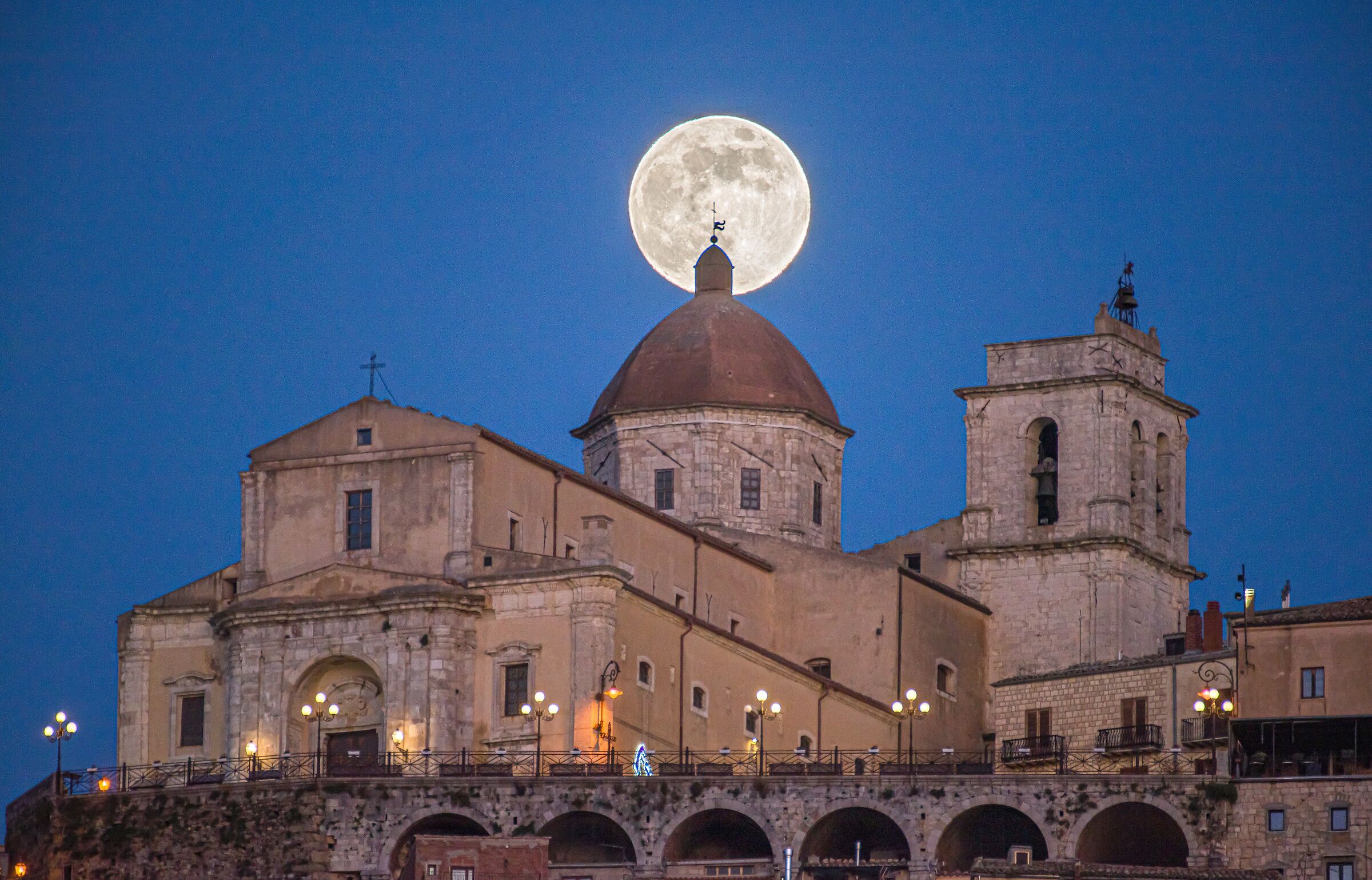 Petralia Sottana and the waxing gibbous moon