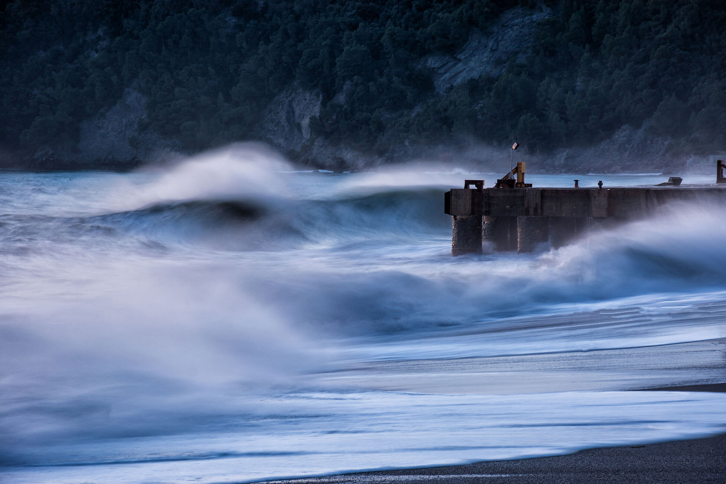 Incoming wave