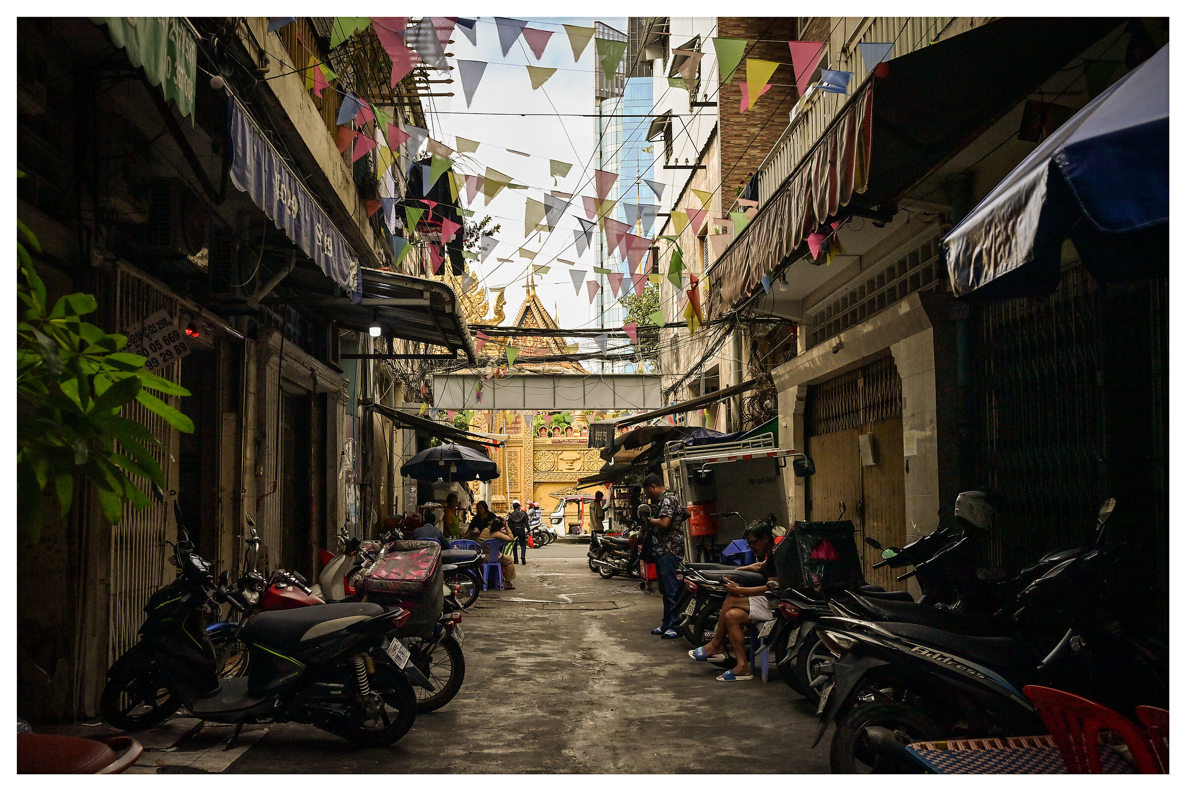 Through the alleys of Phnom Penh