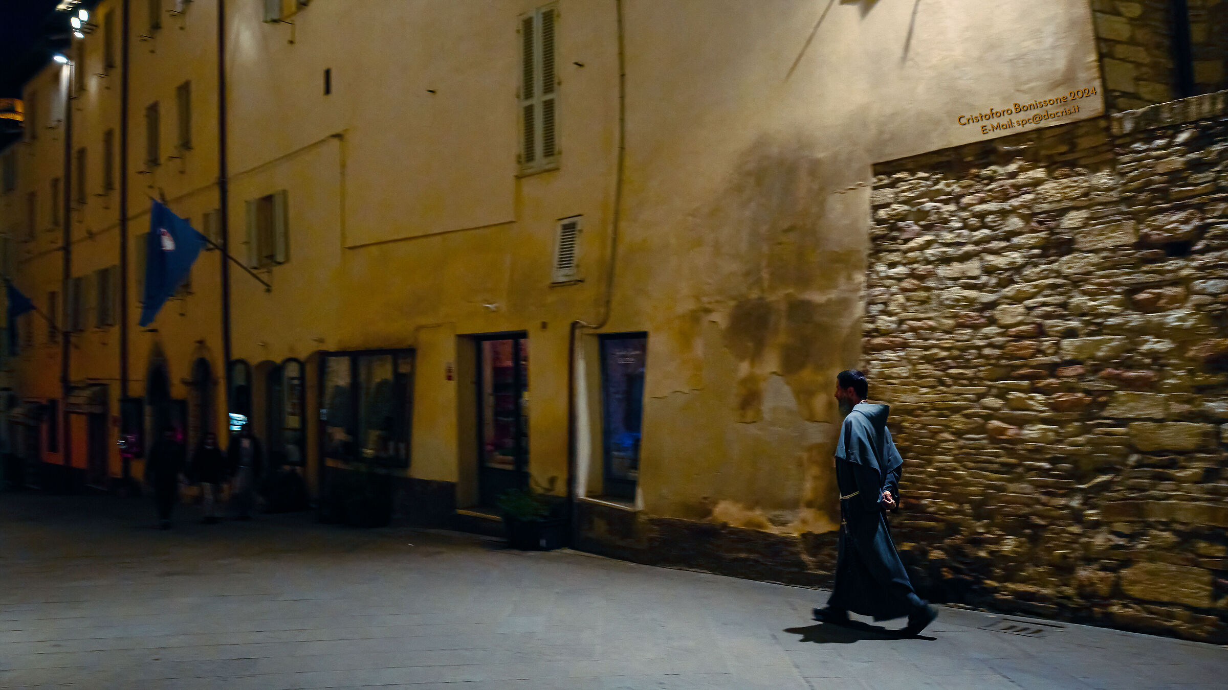 Frate Panning Assisi (mani perfettamente a fuoco)