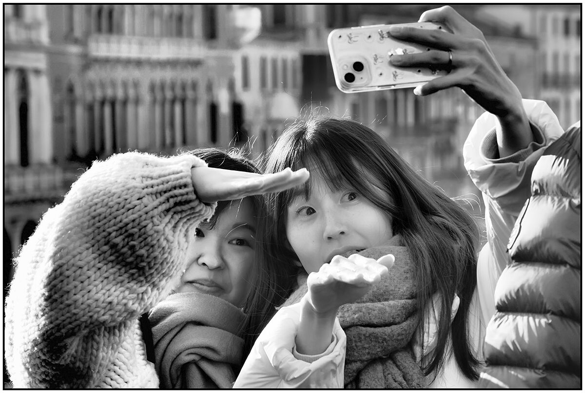 e poi siamo noi italiani quelli che gesticolano ?