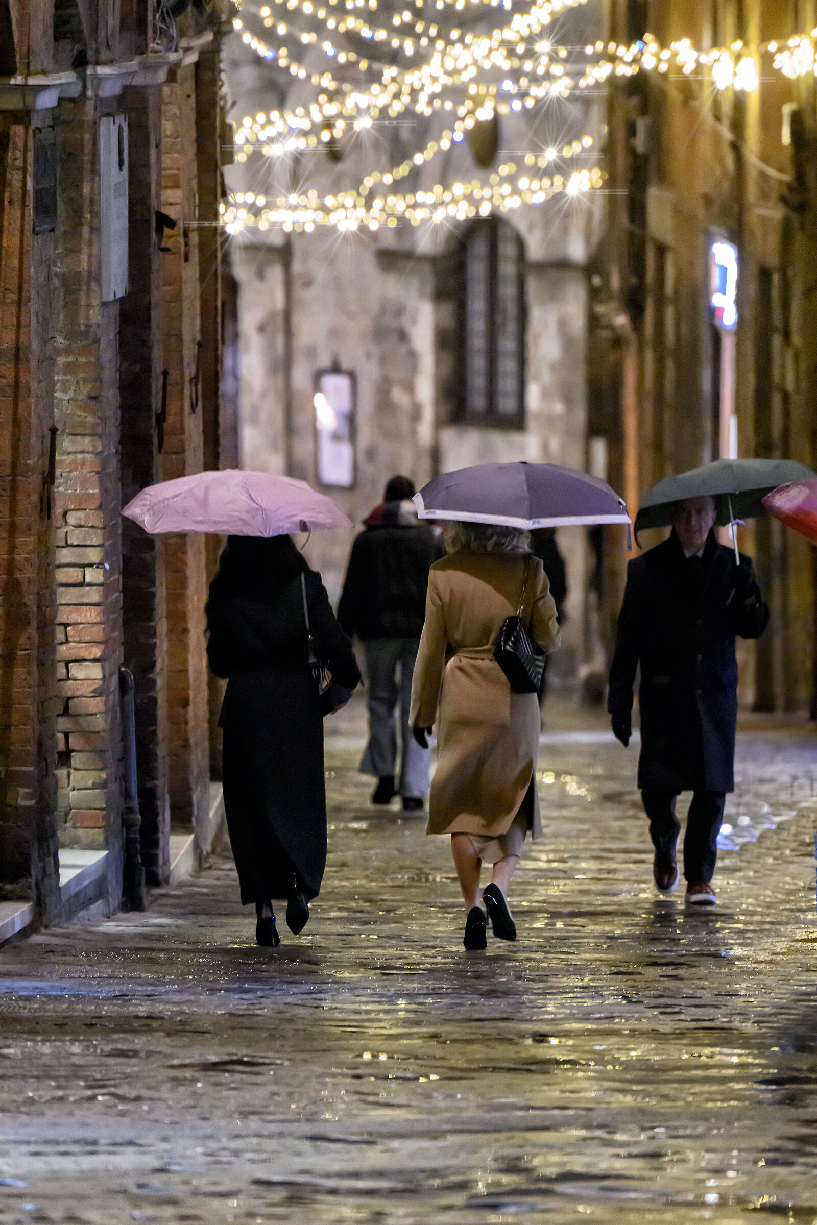 A Siena, camminando sotto la pioggia