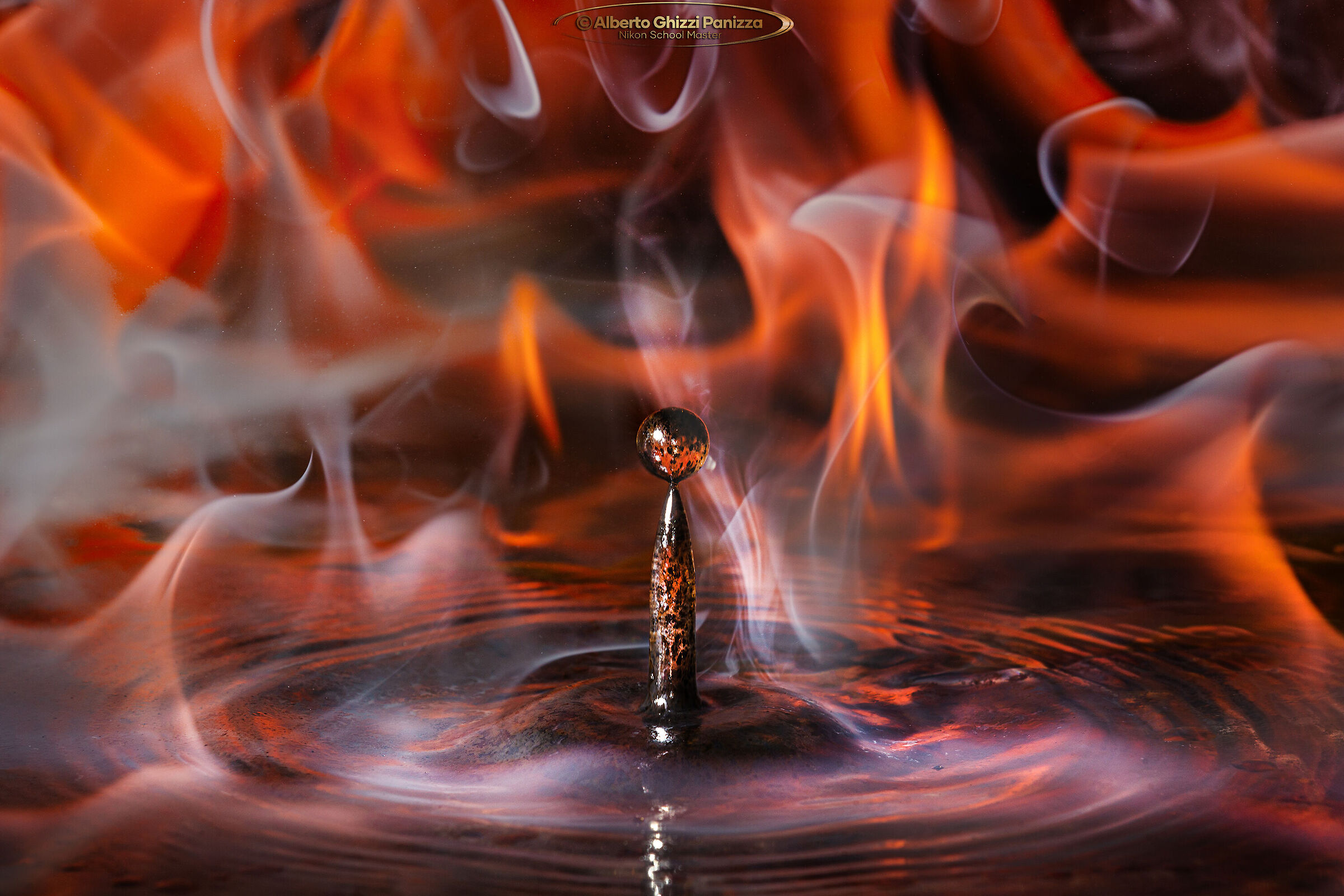 Una goccia d'acqua tra le fiamme