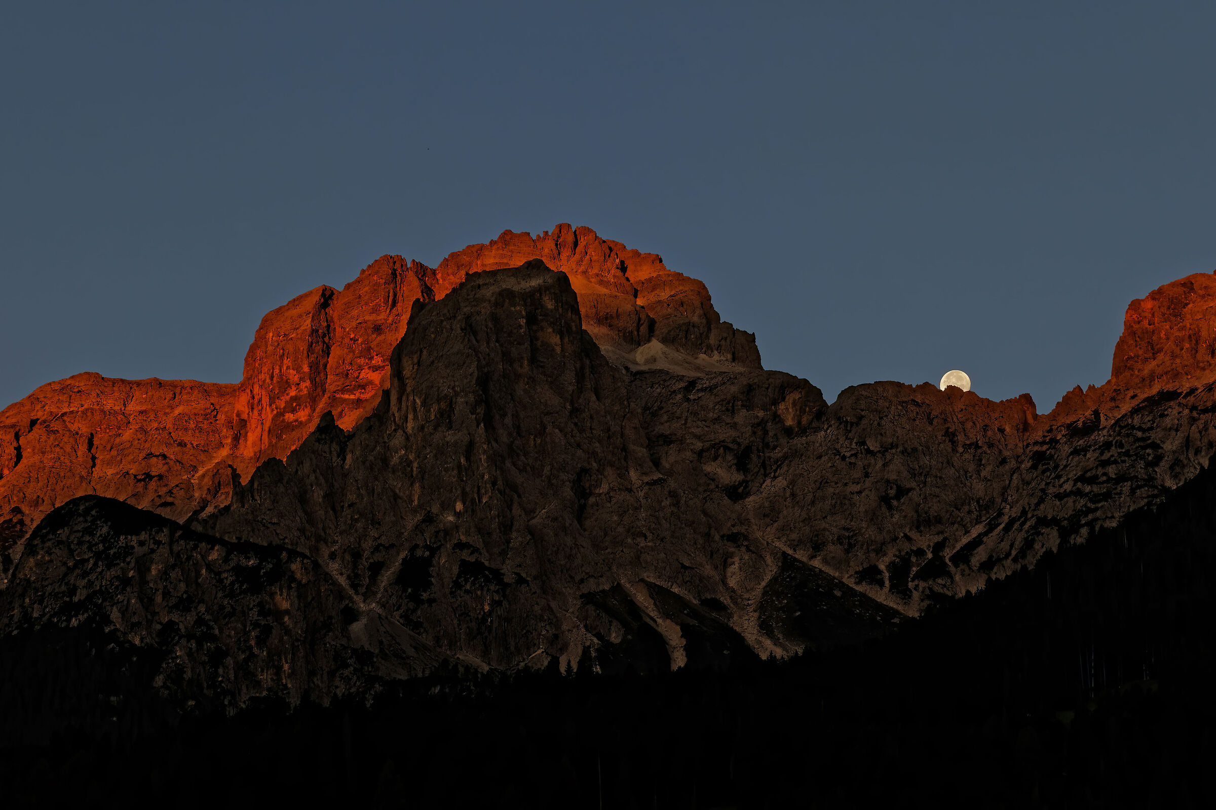 La luna ruzzola verso la Forcella di Tacco