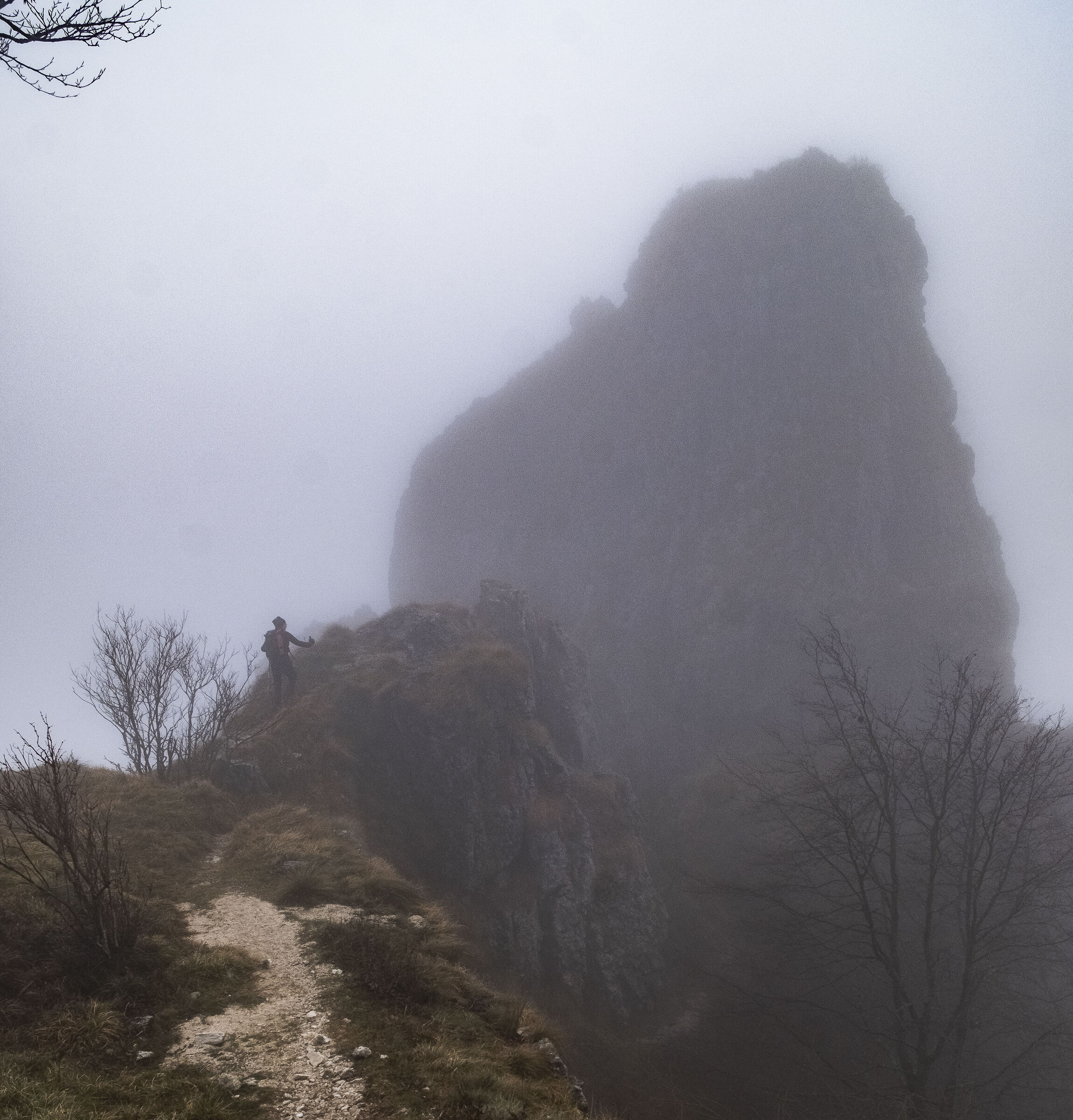 Monte Grappa nella nebbia delle nuvole