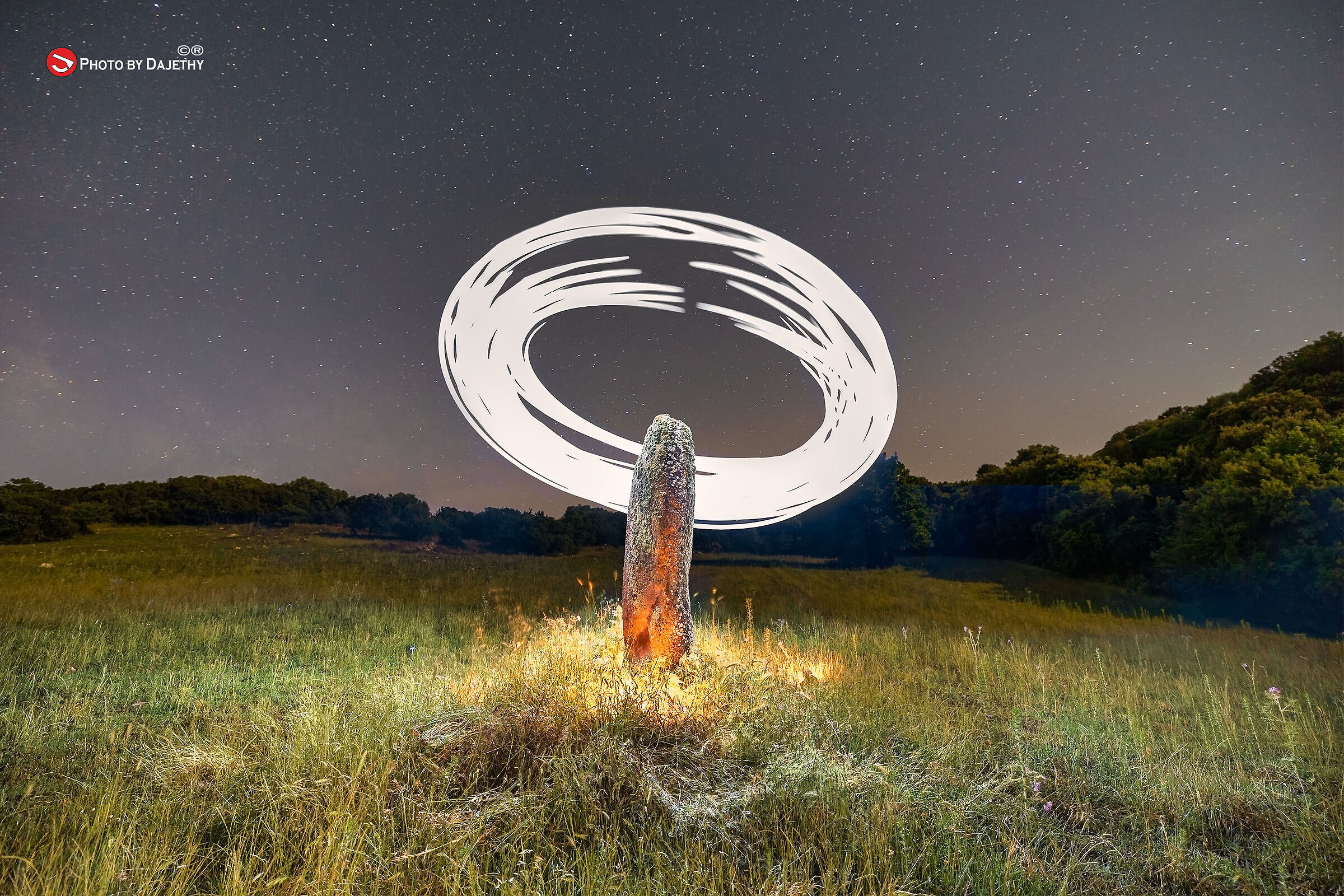 Cerchi di Luce Danzano Intorno al Menhir