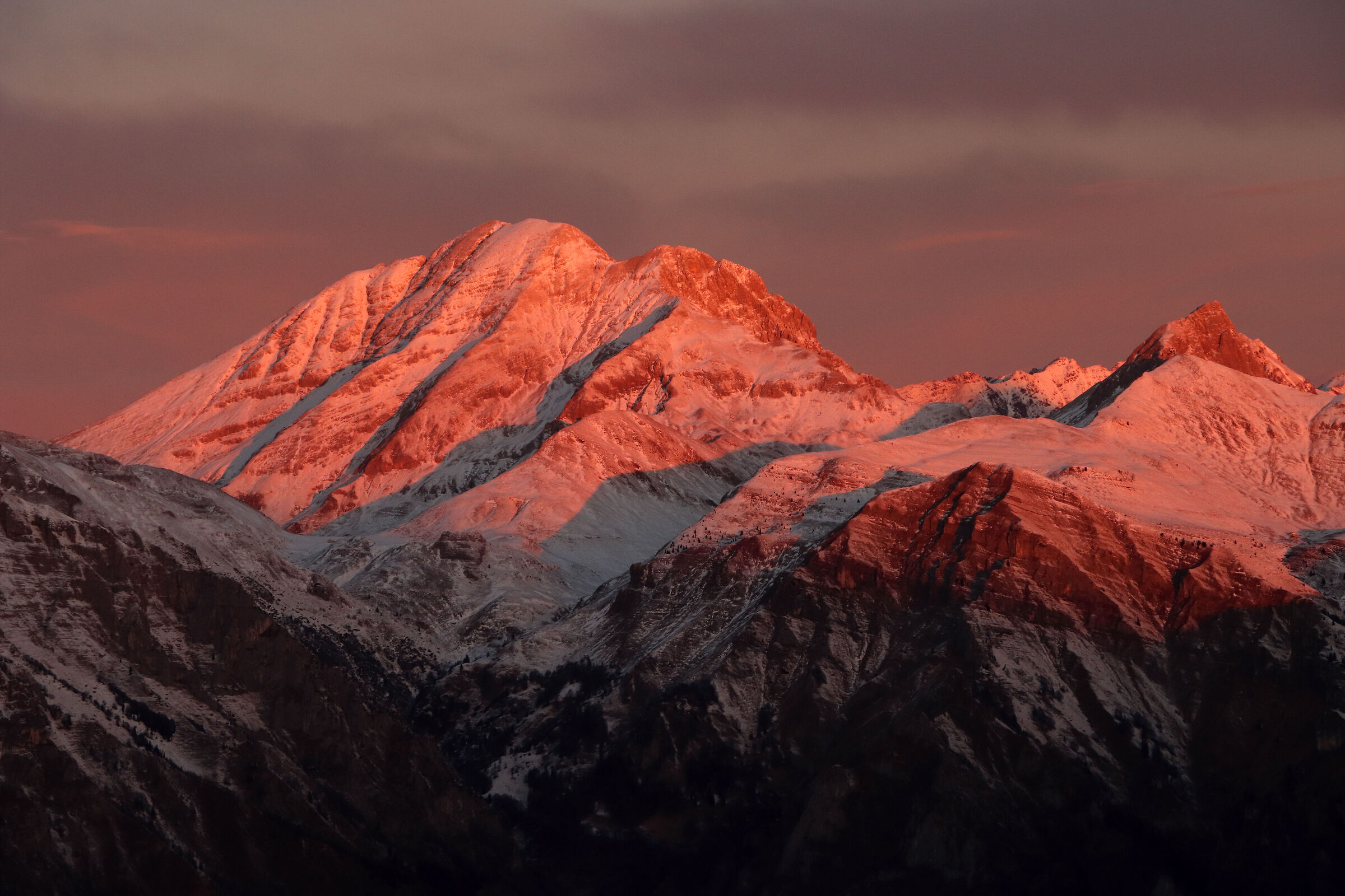 fiery dawn on the Arera