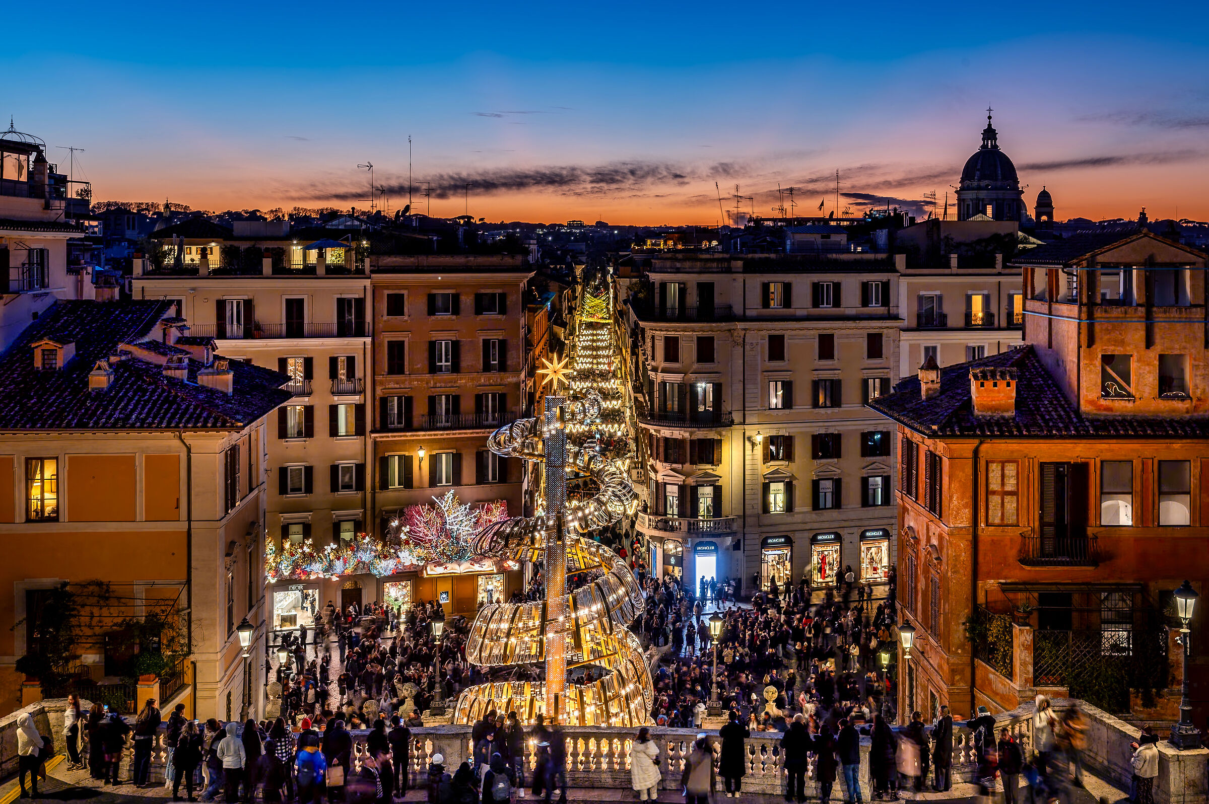 Il tramonto del solstizio d'inverno a piazza di Spagna