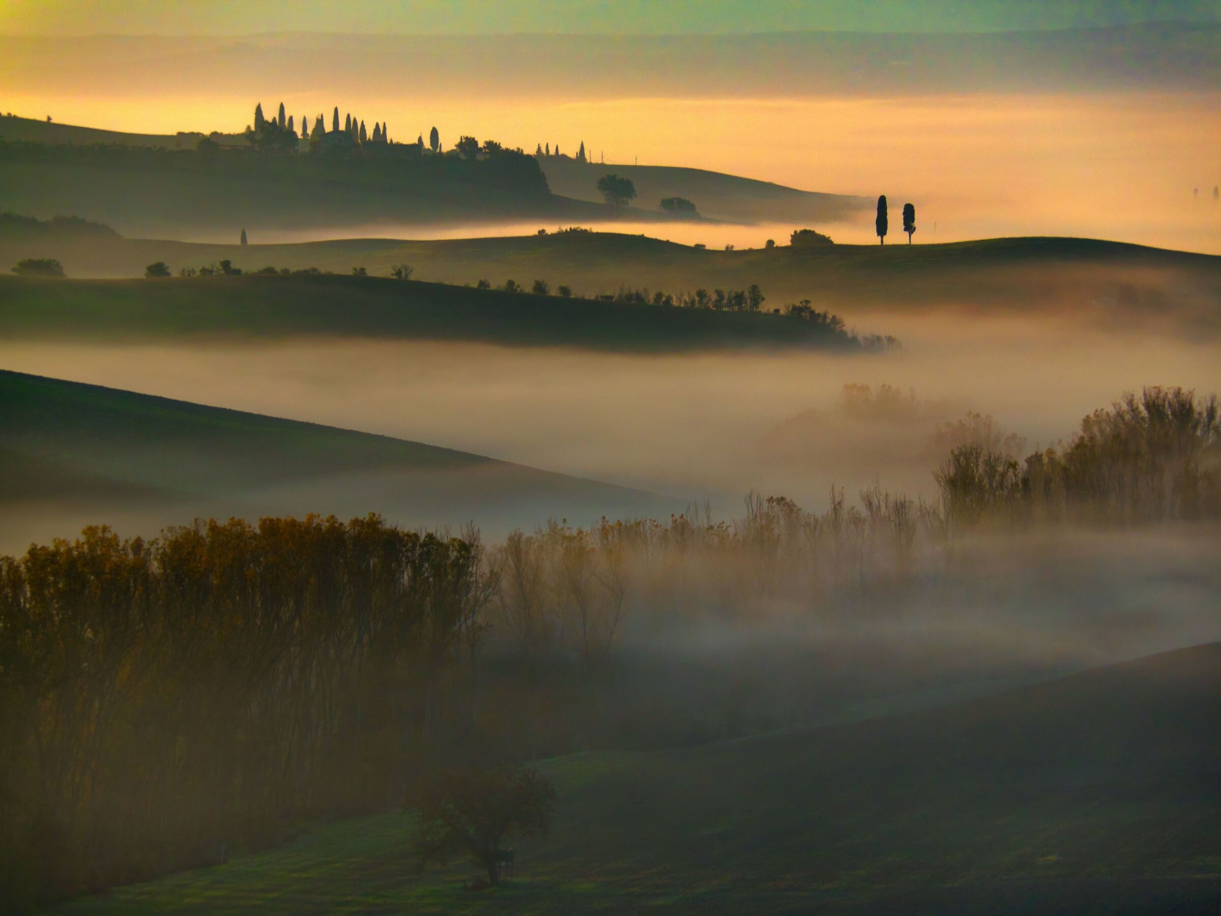 Crete senesi all'alba