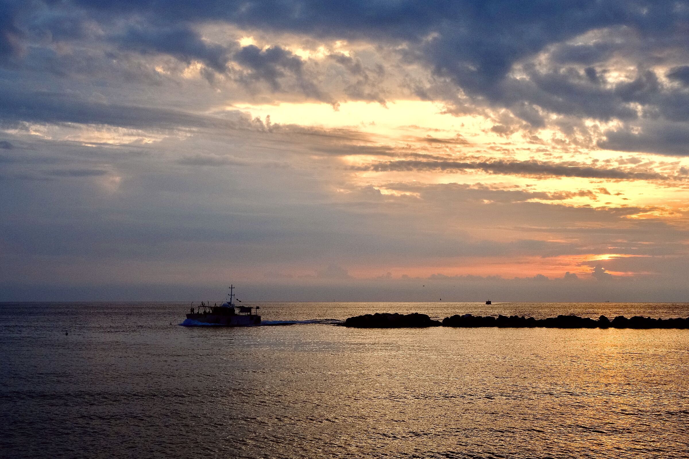 Bellaria - Peschereccio all'Alba