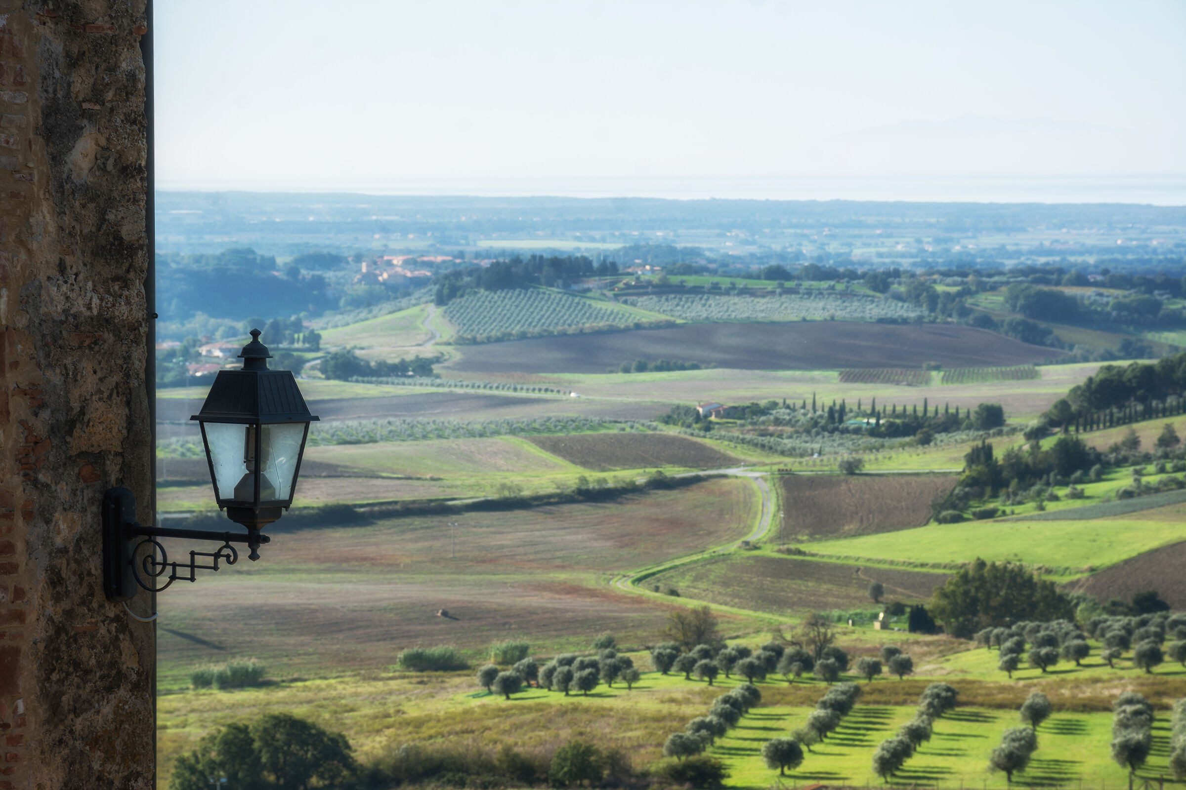 Il lampione e le colline