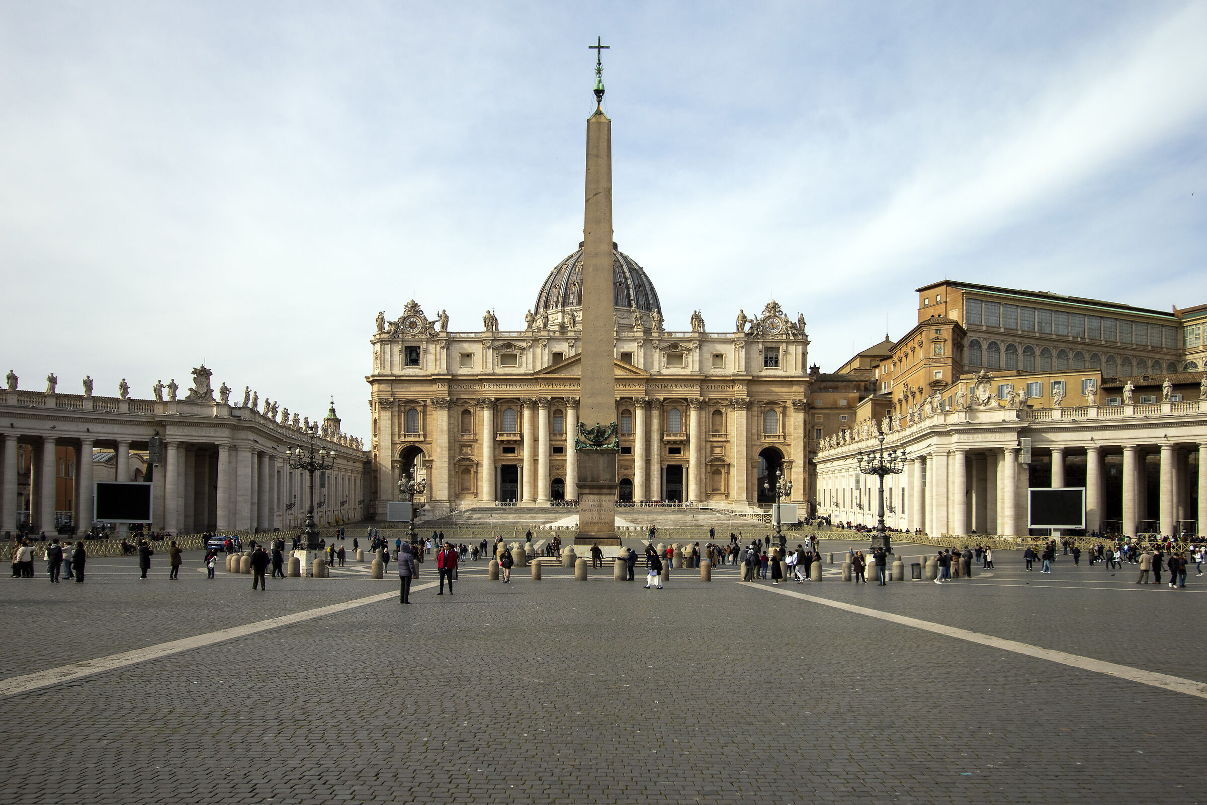 Postcards from St. Peter's Square (10 photos)