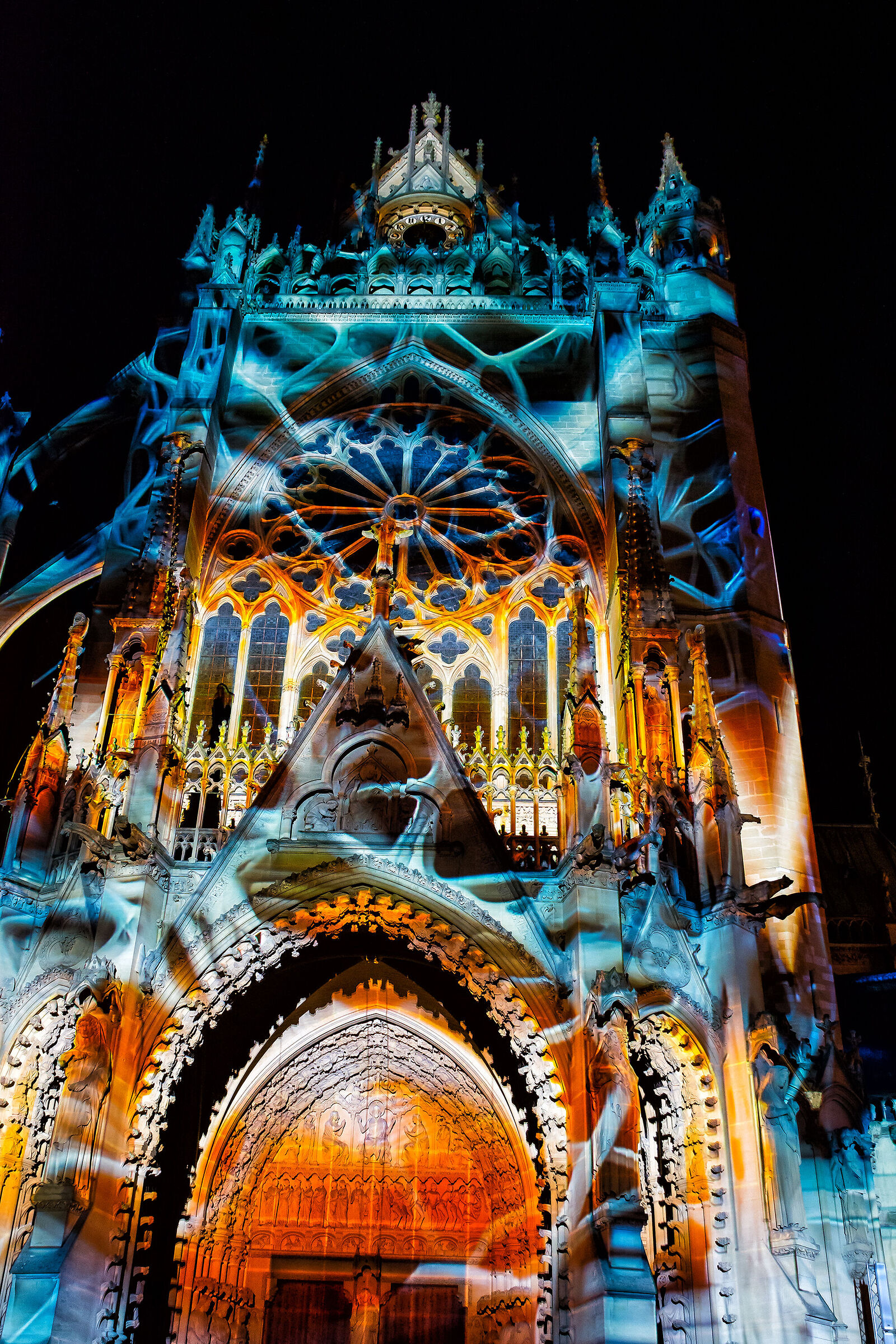Light play on Metz Cathedral4