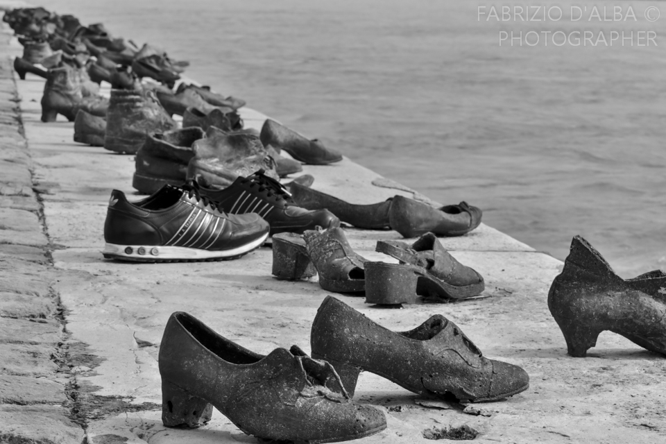 Budapest 2013 - Cipok a Dunaparton.