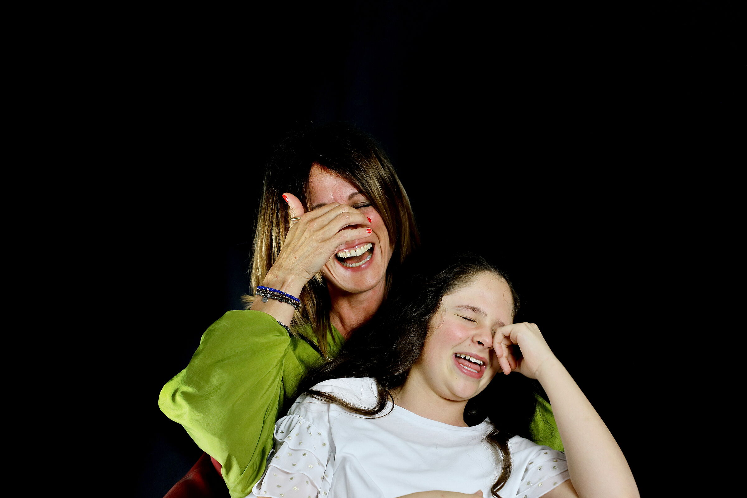 Silvia and Giulia when the photographer stumbles...