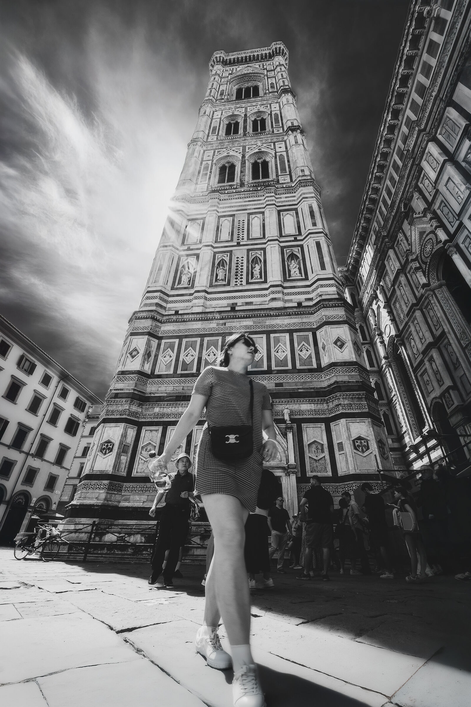 Le minigonne fanno allungare i campanili