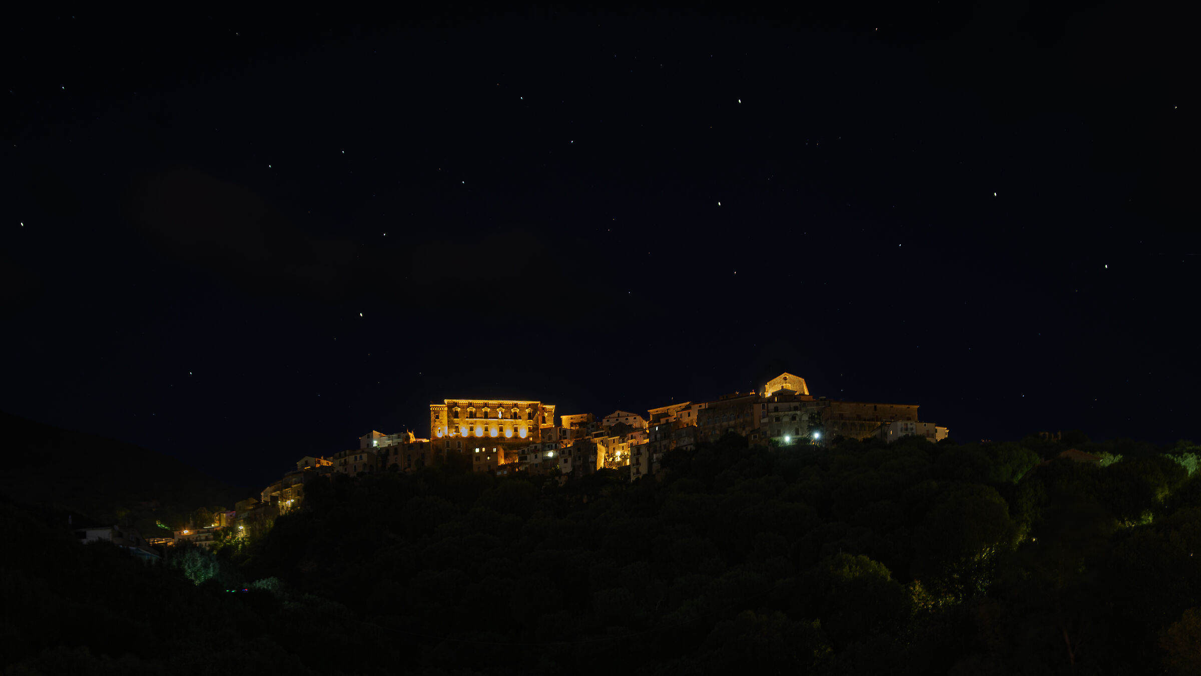 Il borgo in clima natalizio