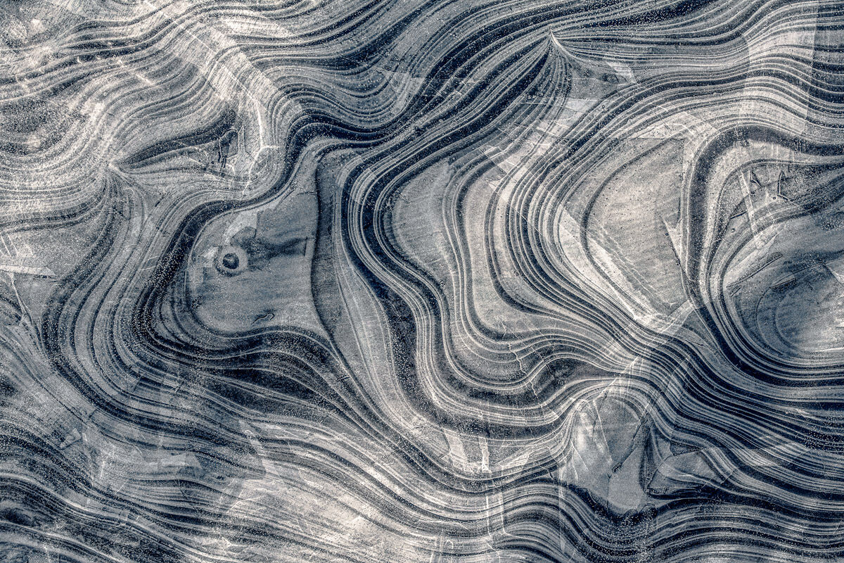 The thousand roads in the ice