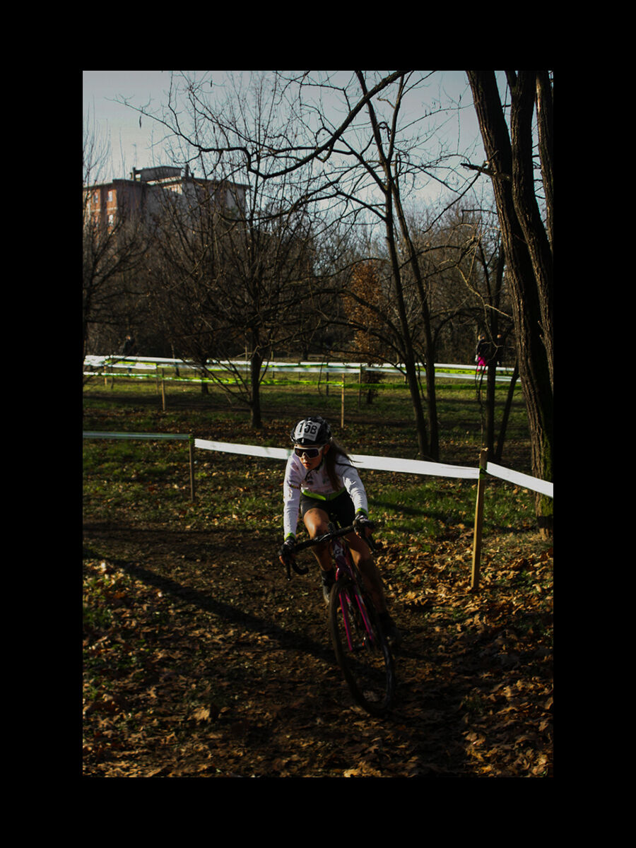 WHITE CORNERING