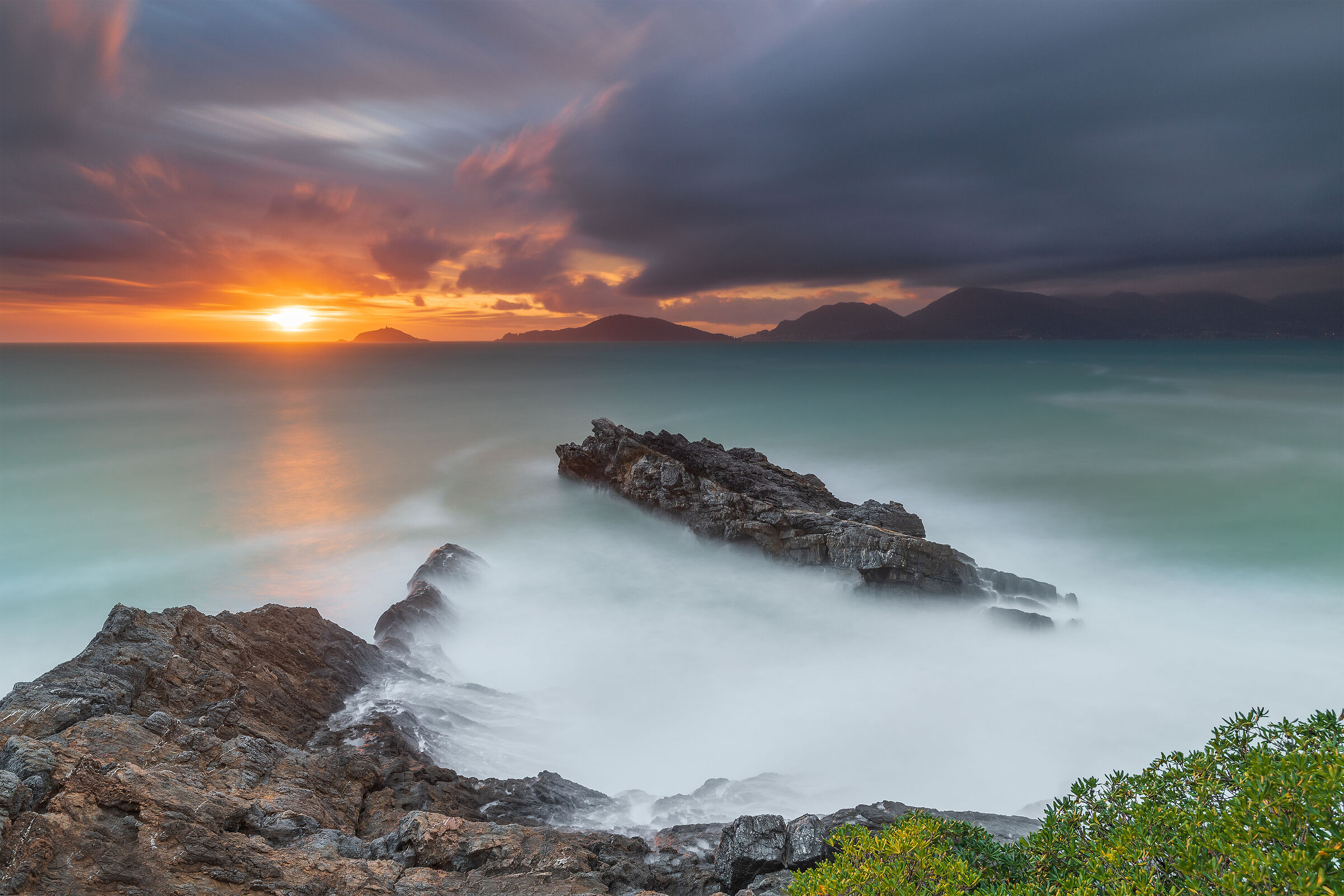 Silky waves and a painted horizon.