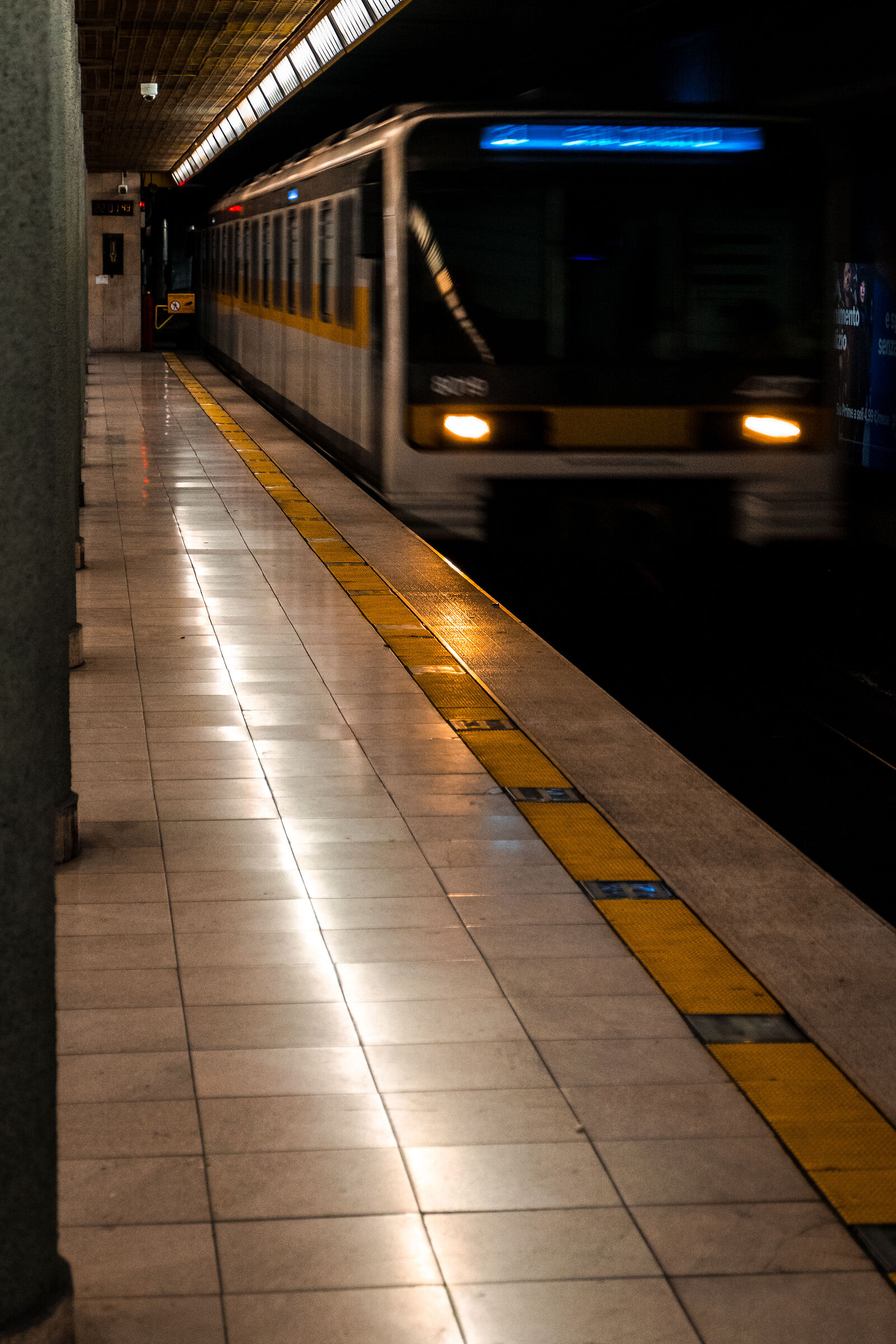 Fleeting passage - the arrival of the metro in the city