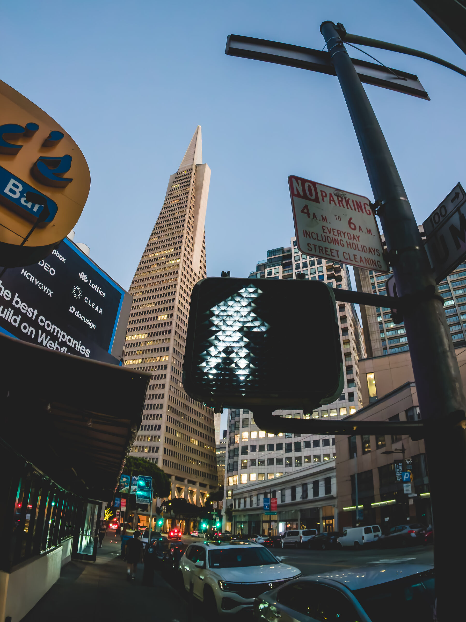 The Transamerica Pyramid dominates the scene