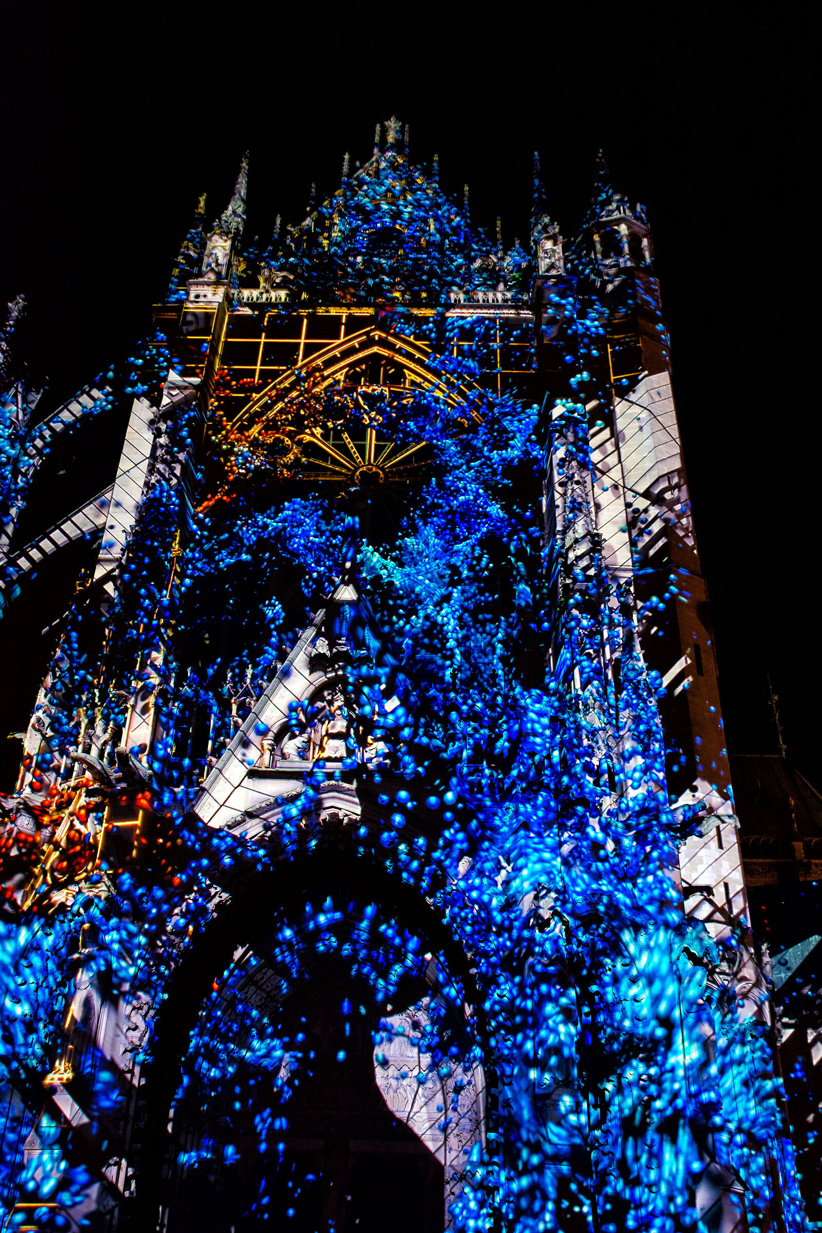 Light play on Metz Cathedral6