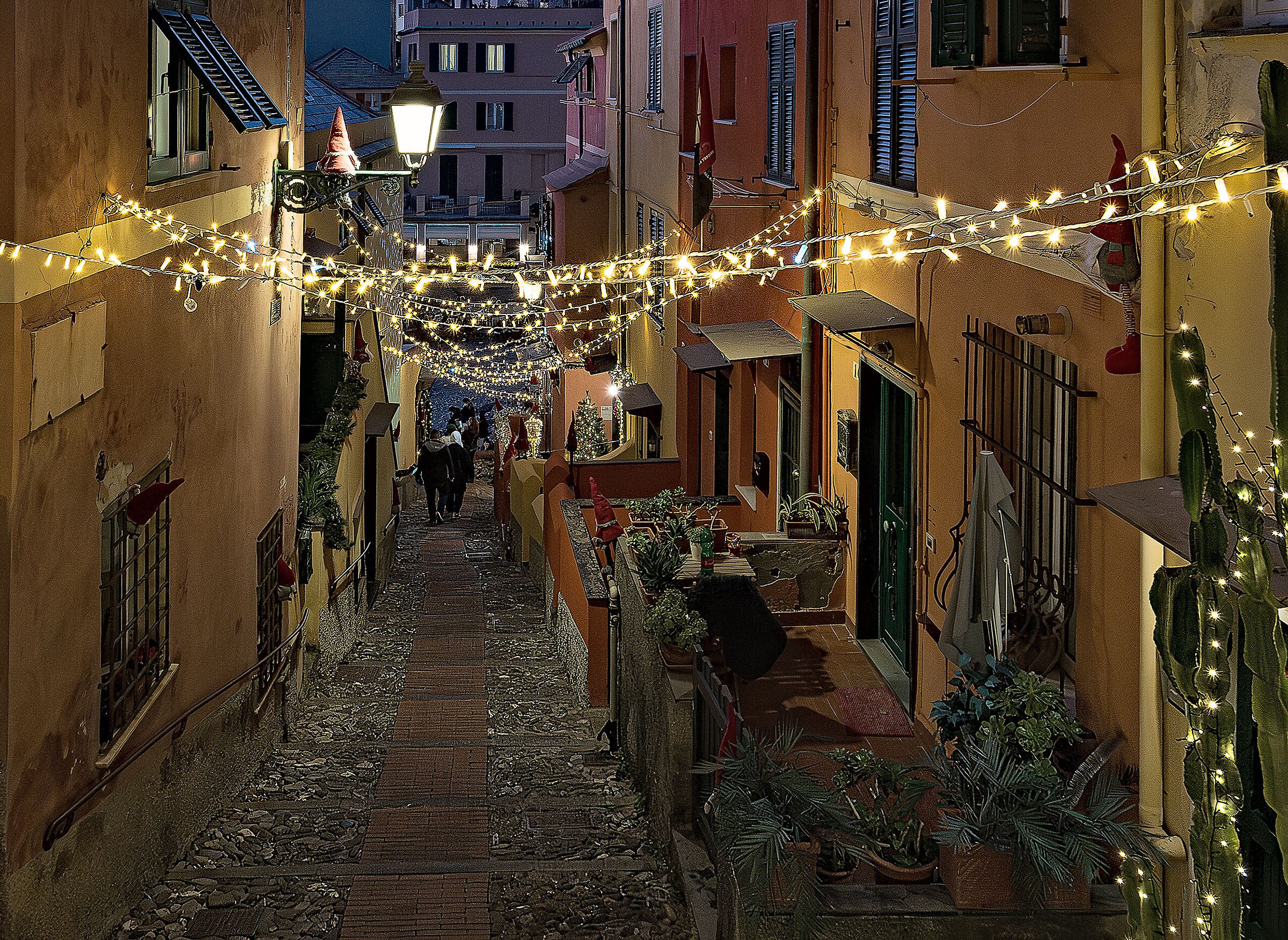 Boccadasse - Creuza de ma in Christmas dress