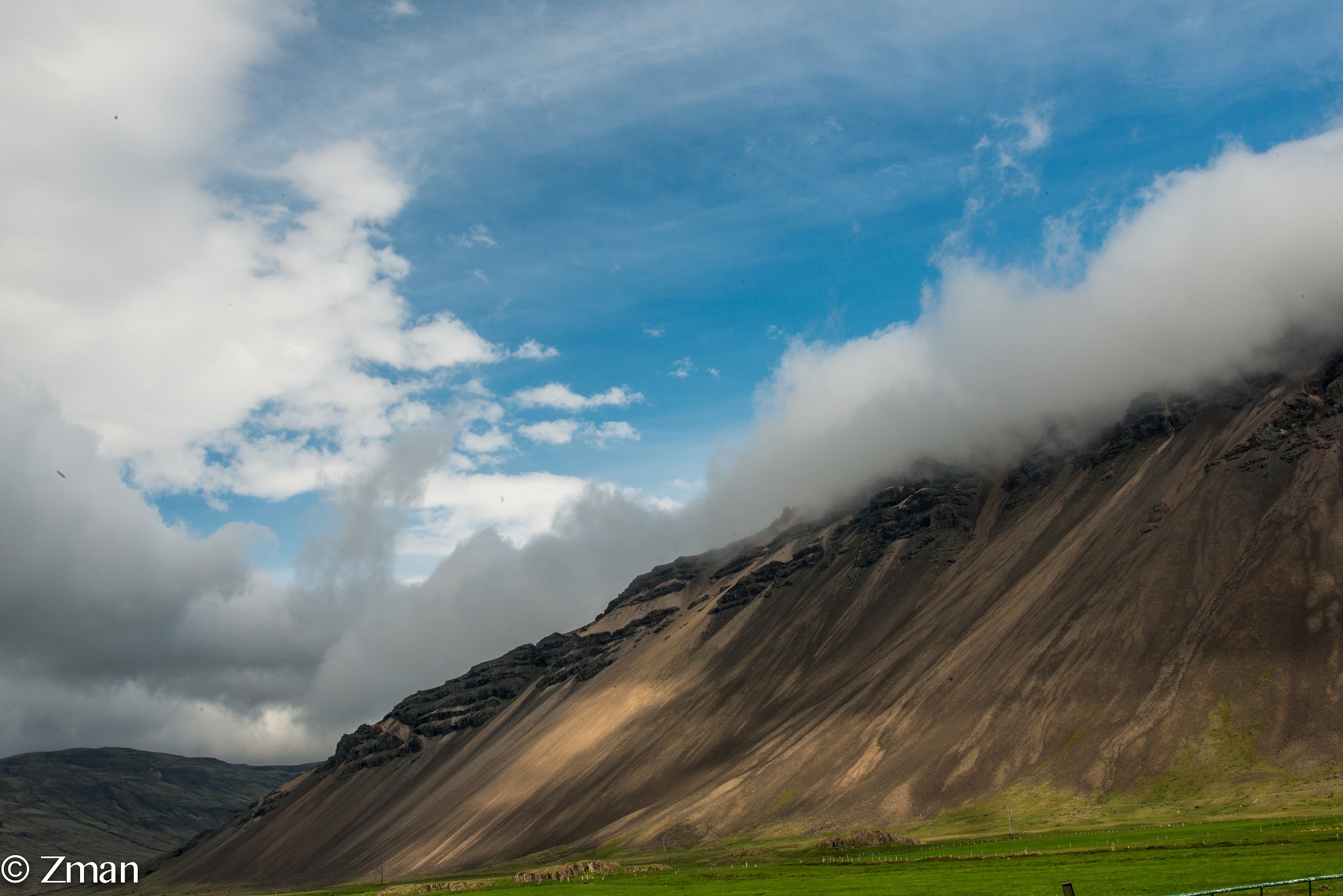 Il vulcano viene raffreddata da una nuvola
