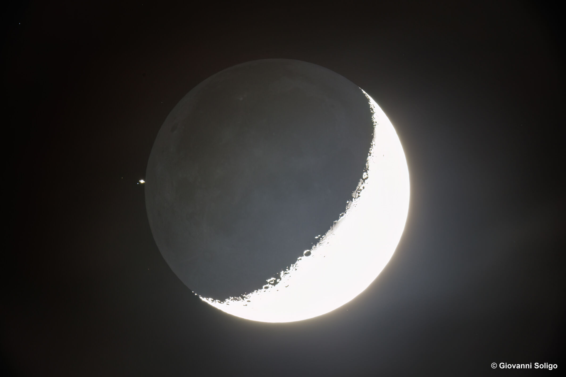 Lunar occultation of the planet Saturn