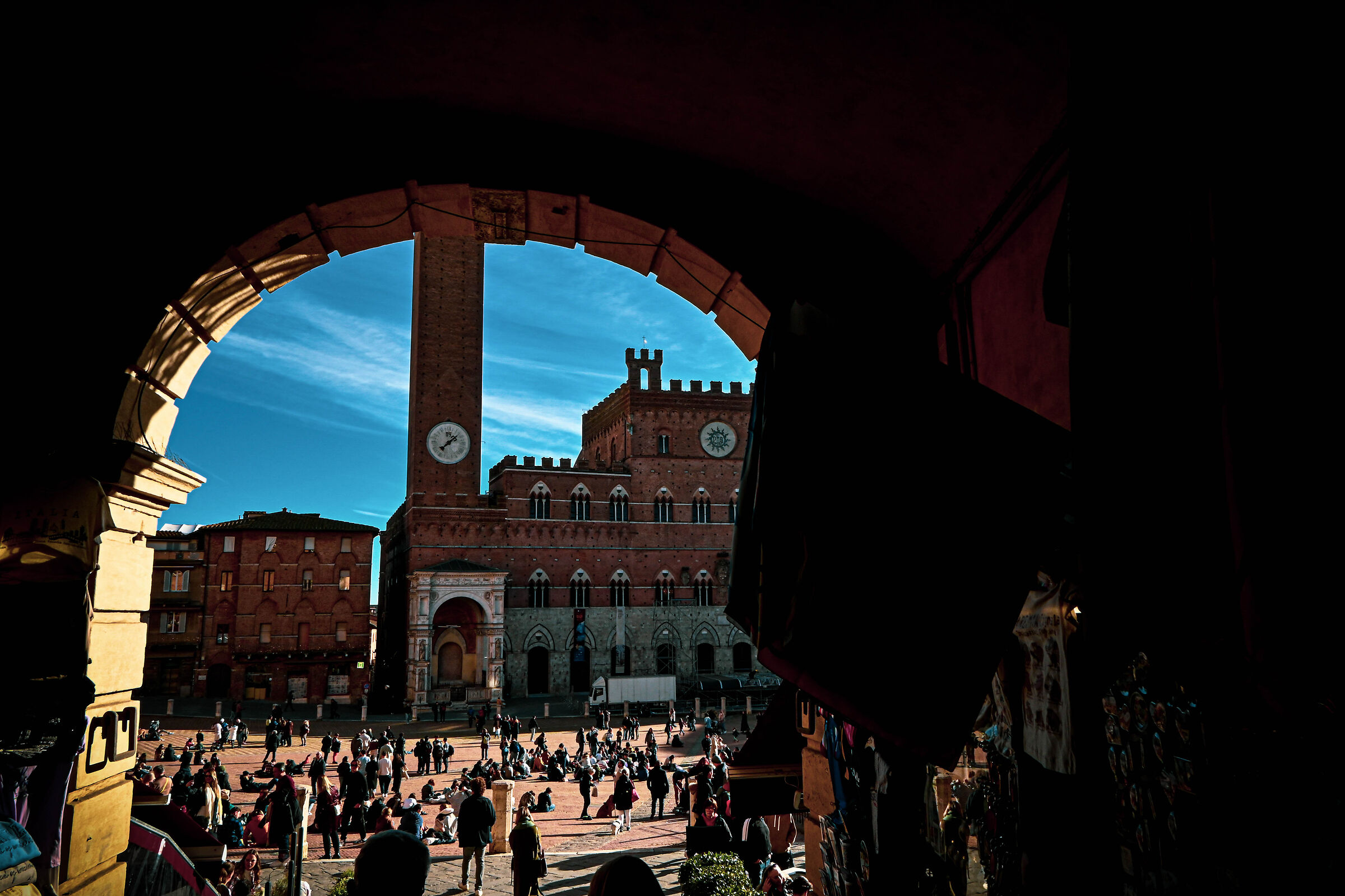 Si intravede Piazza del Campo...