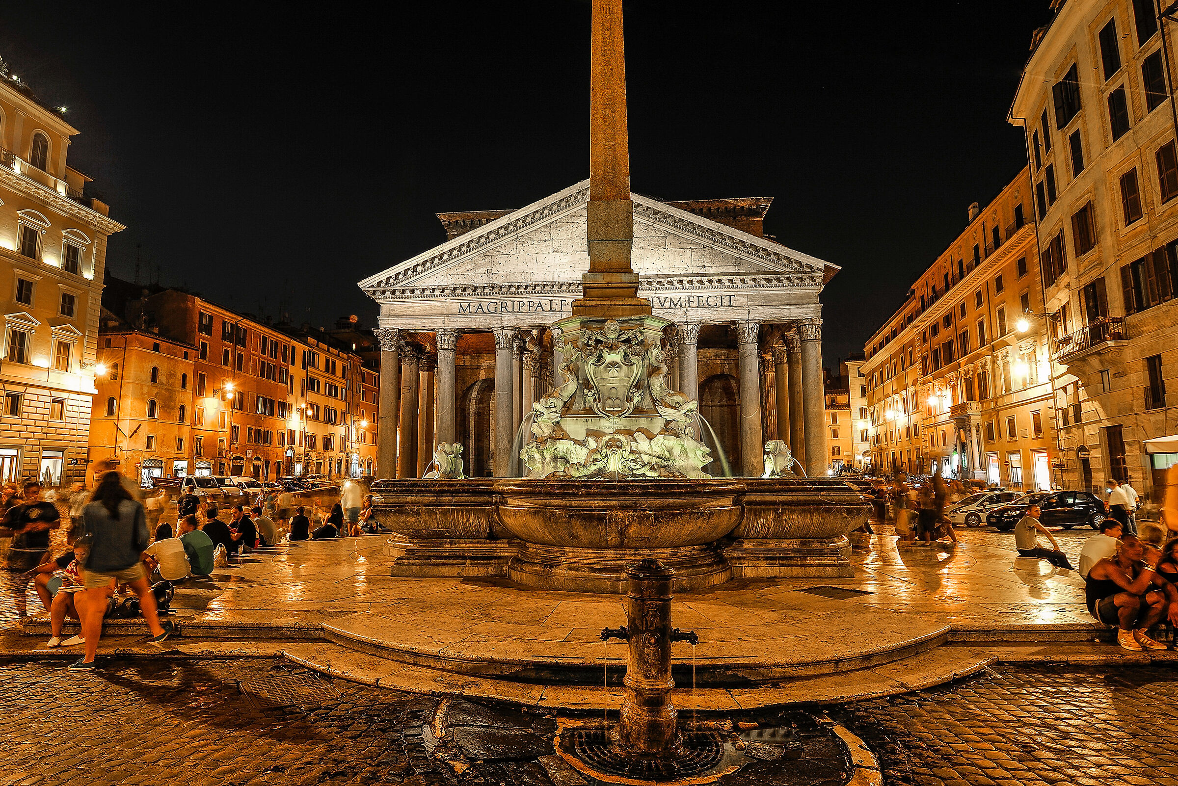 Rome-Piazza della Rotonda with Pantheon