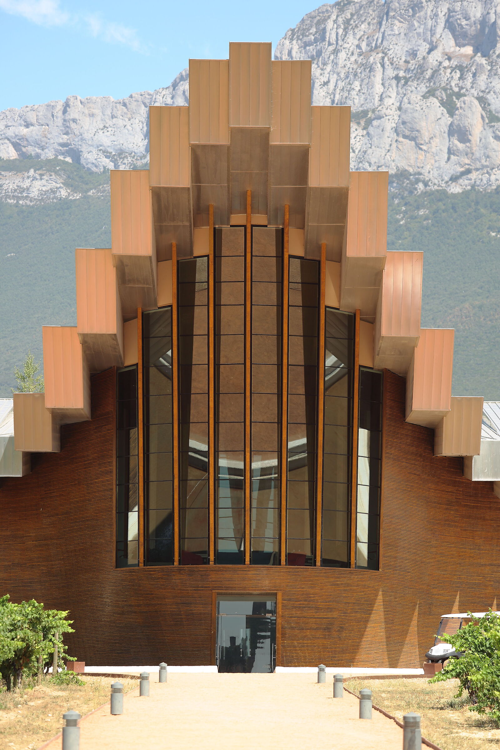 Ysios, in onore di Iside e Osiride.