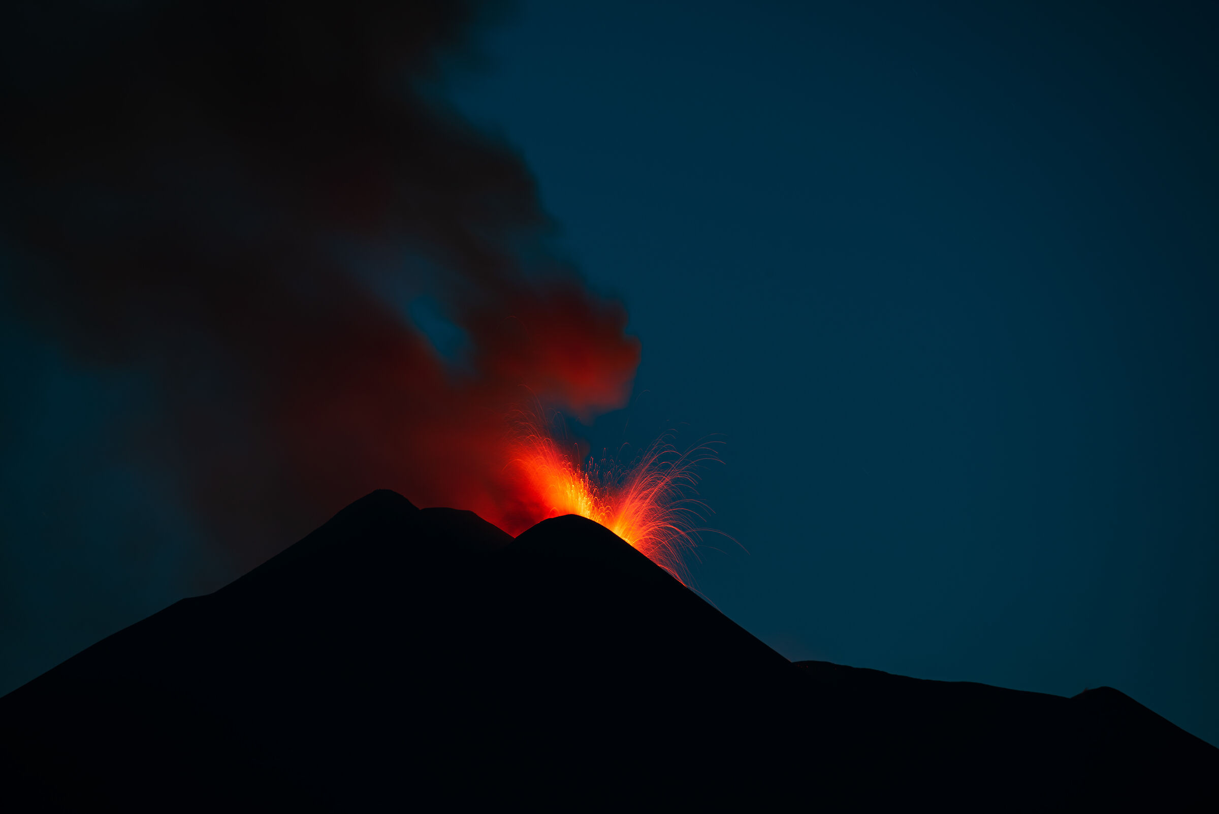 Paroxysm blue hour - Etna 15/7/24