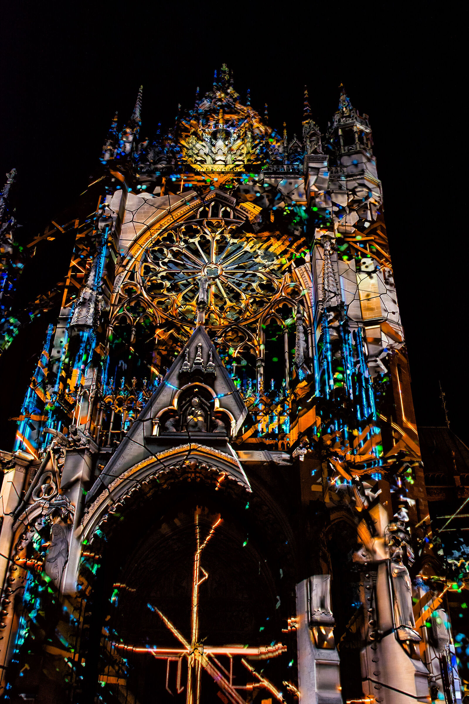 Light play on Metz Cathedral6