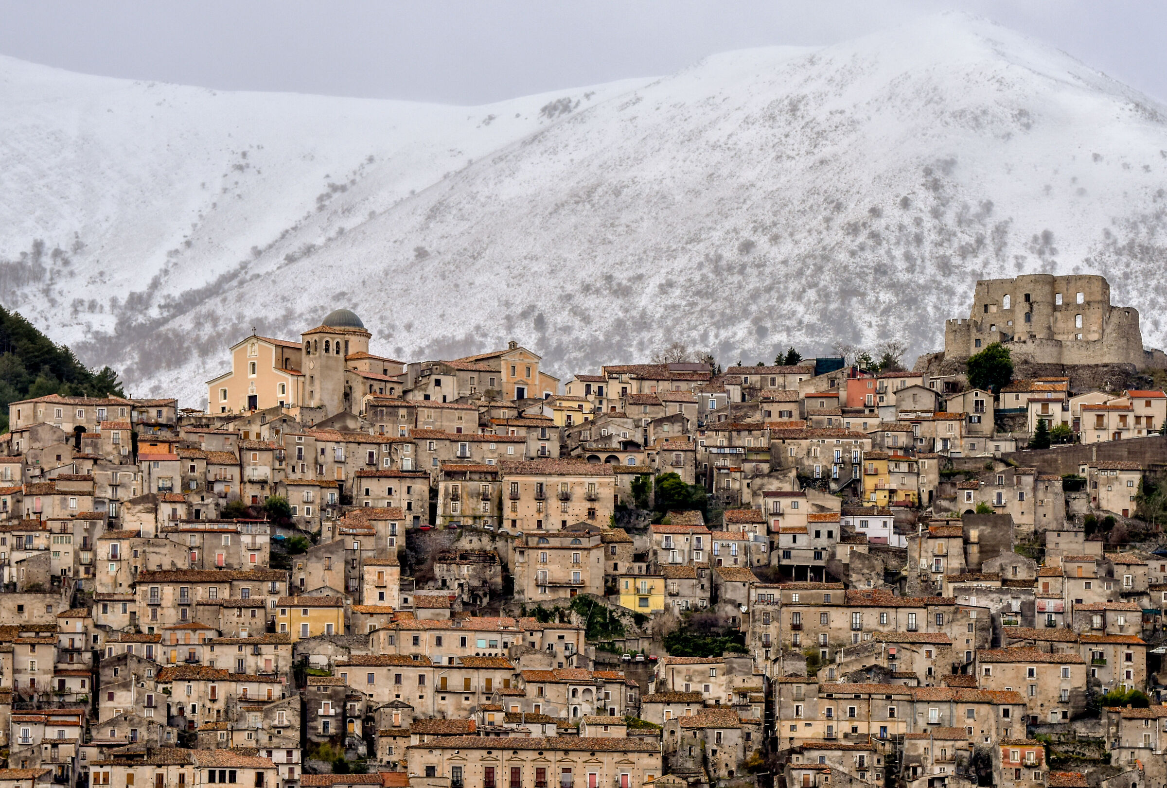 Morano Calabro in veste invernale.