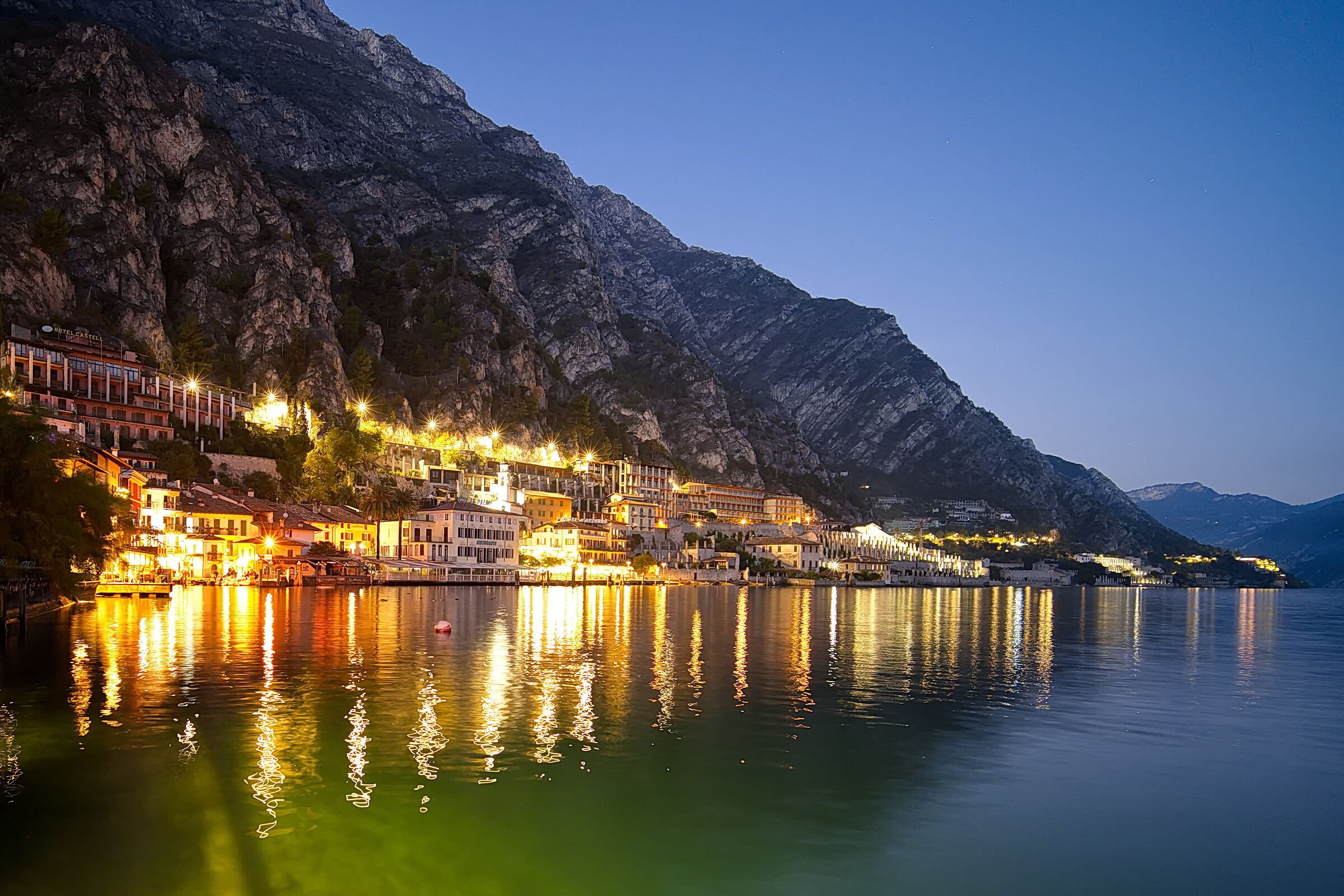 Limone by night