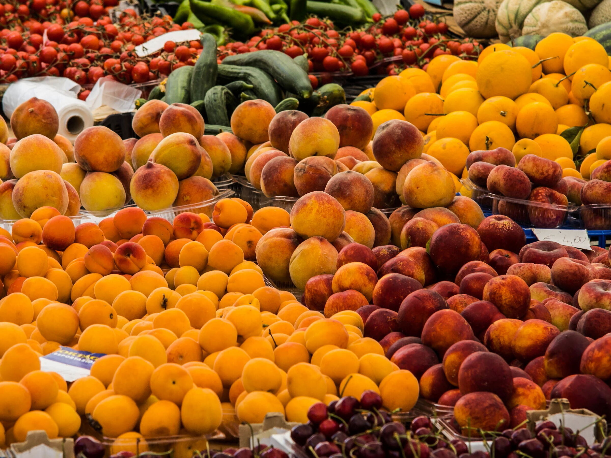 Colors at the fruit market