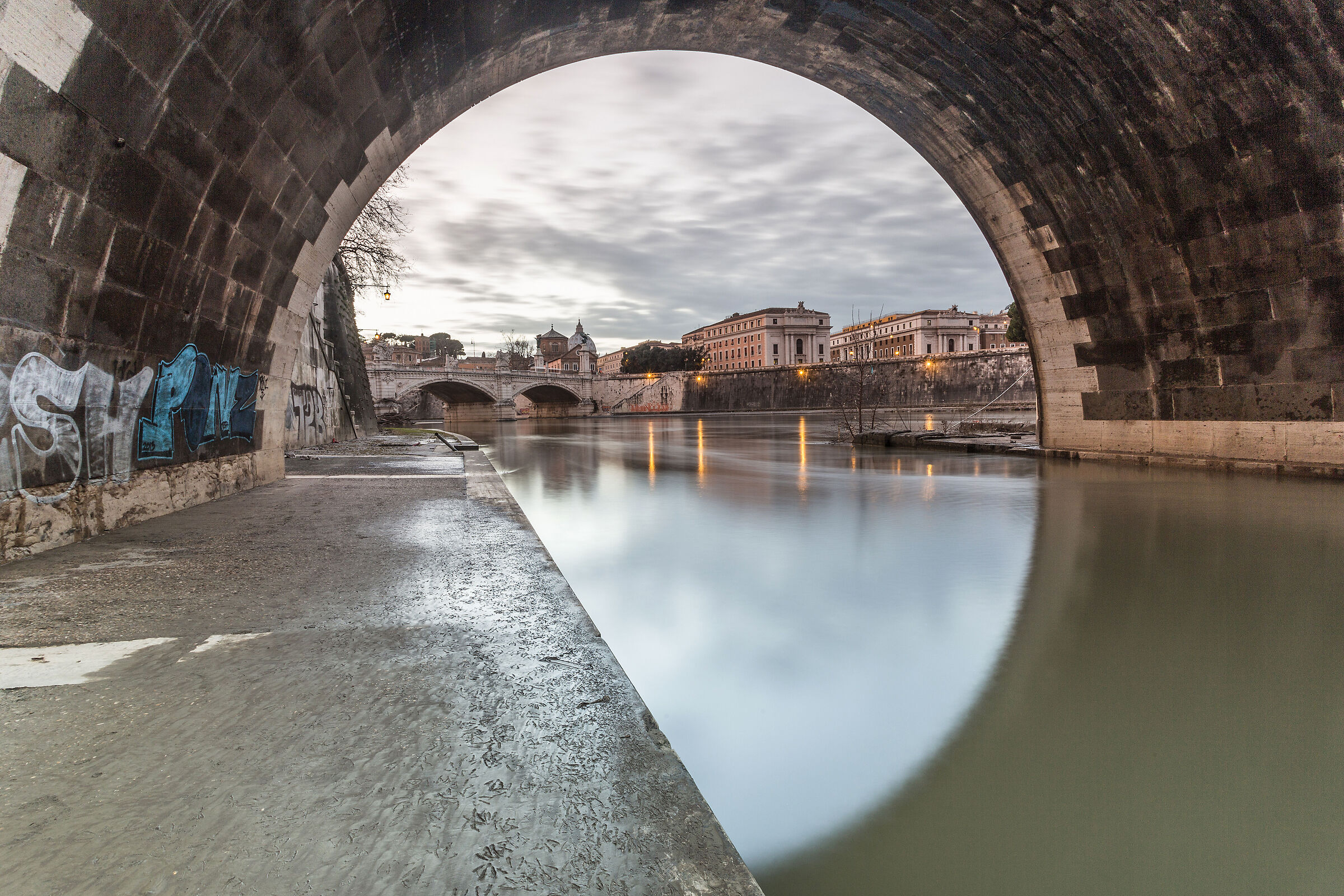 Sotto Ponte S. Angelo, Roma
